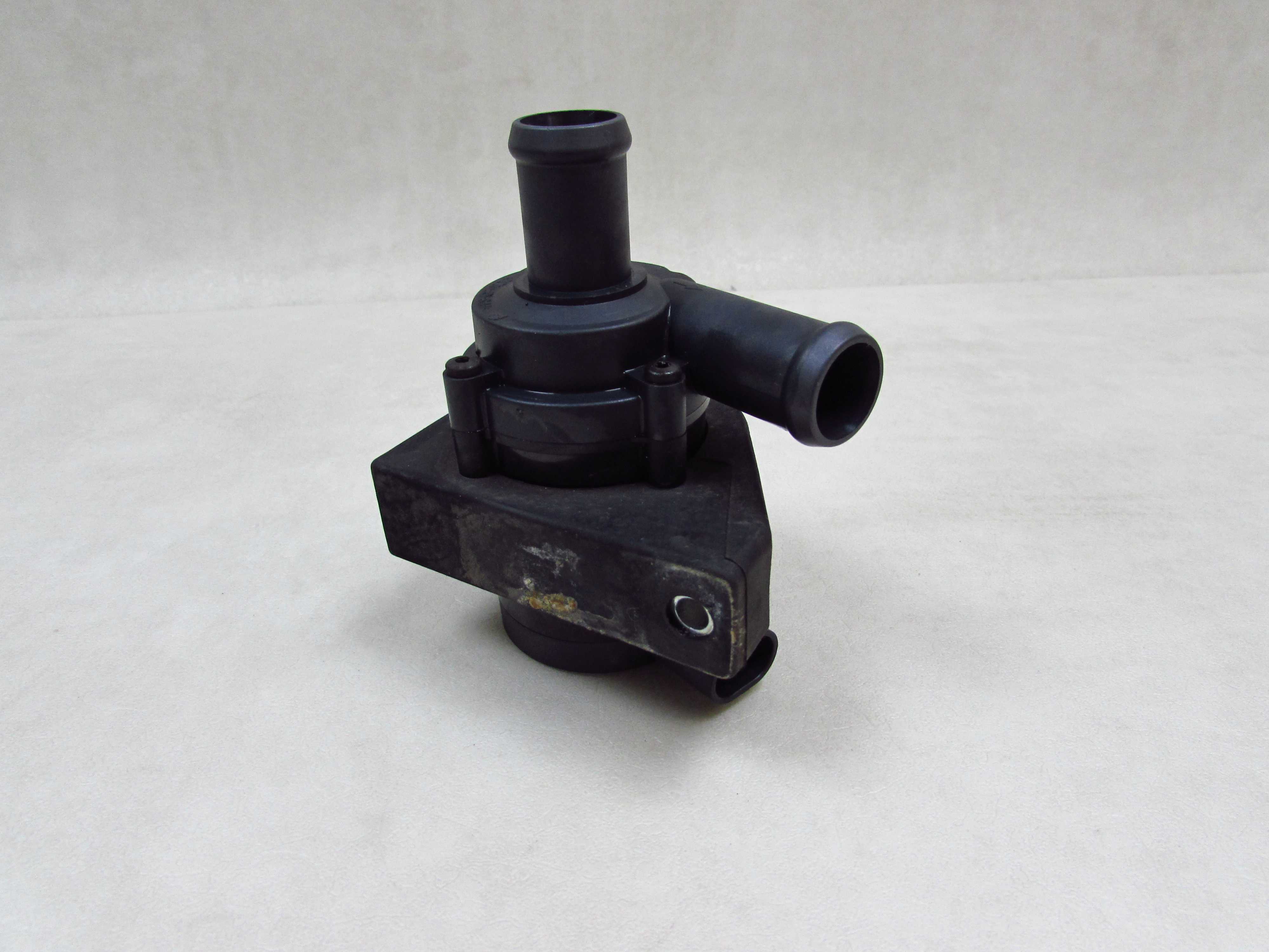 VOLVO C30 S40 V50 S60 II V60 XC 1.6 D2 2.0 10- POMPA PLYNU DODATKOWA OBIEGU 703715000