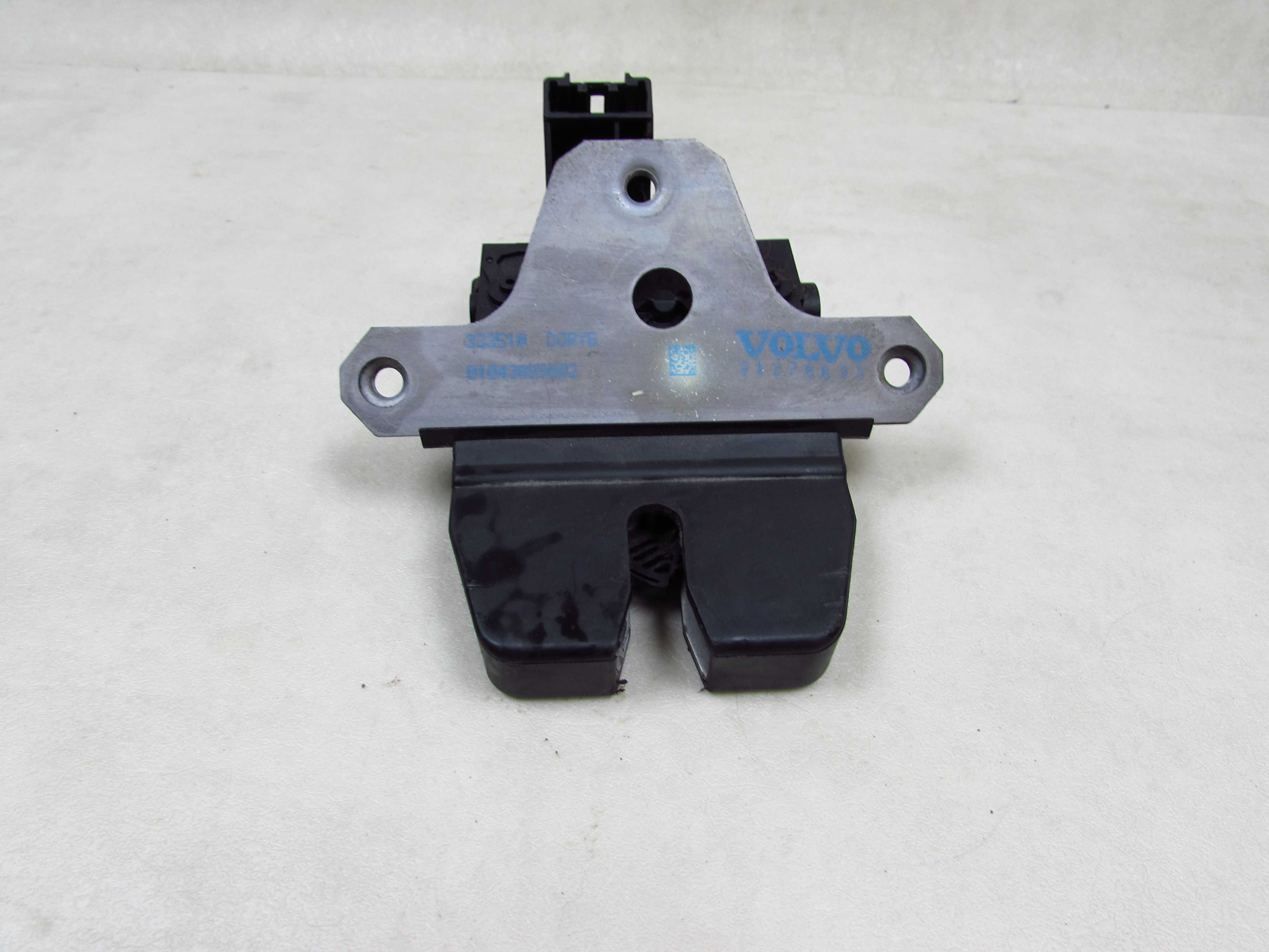 VOLVO V50 LIFT 04-13 ZAMEK KLAPY BAGAZNIKA TYL 4 PIN 31276698