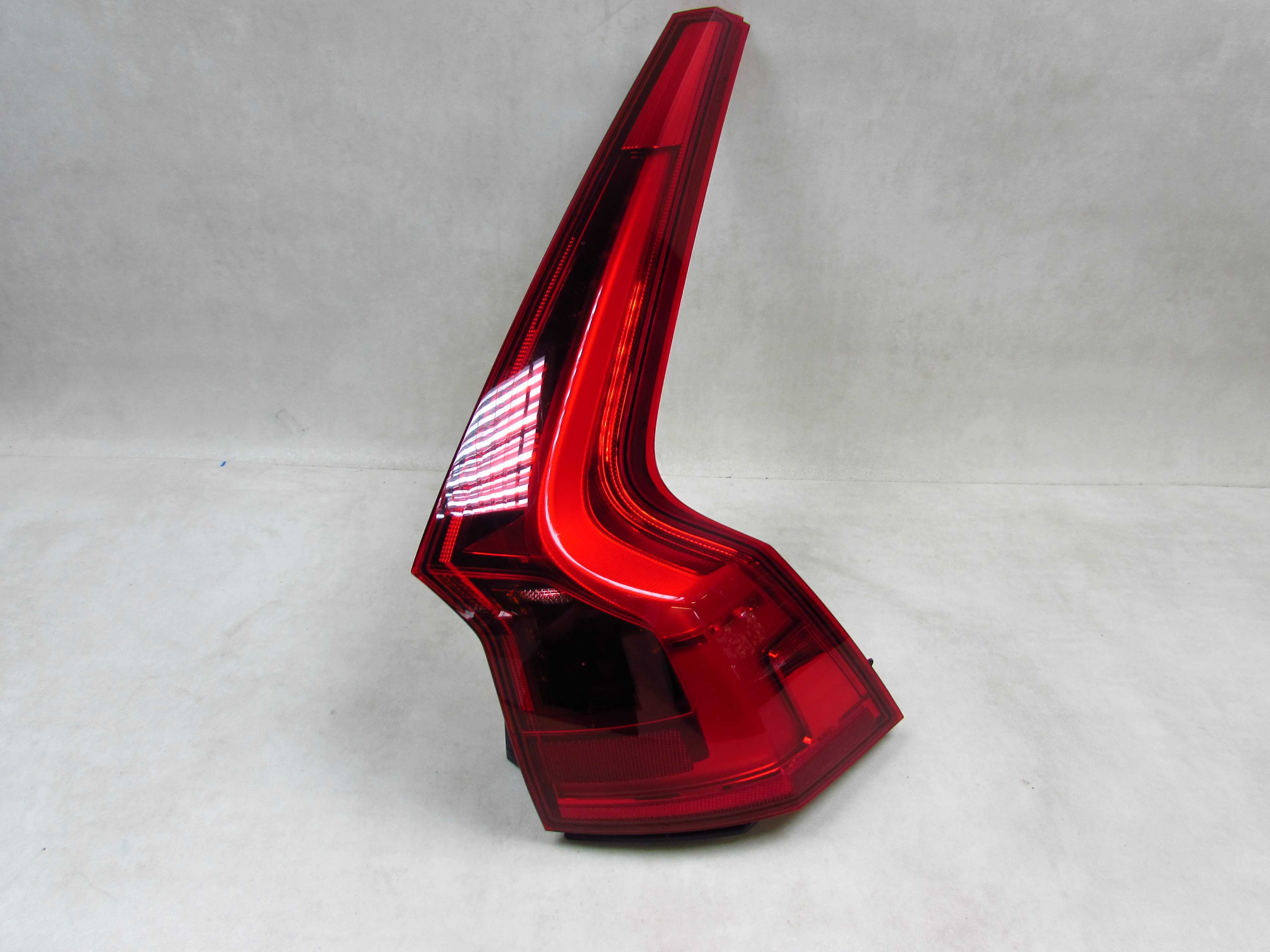 VOLVO V90 CC V90 CROSS COUNTRY 16-21 LAMPA TYL PRAWA LED 32228833