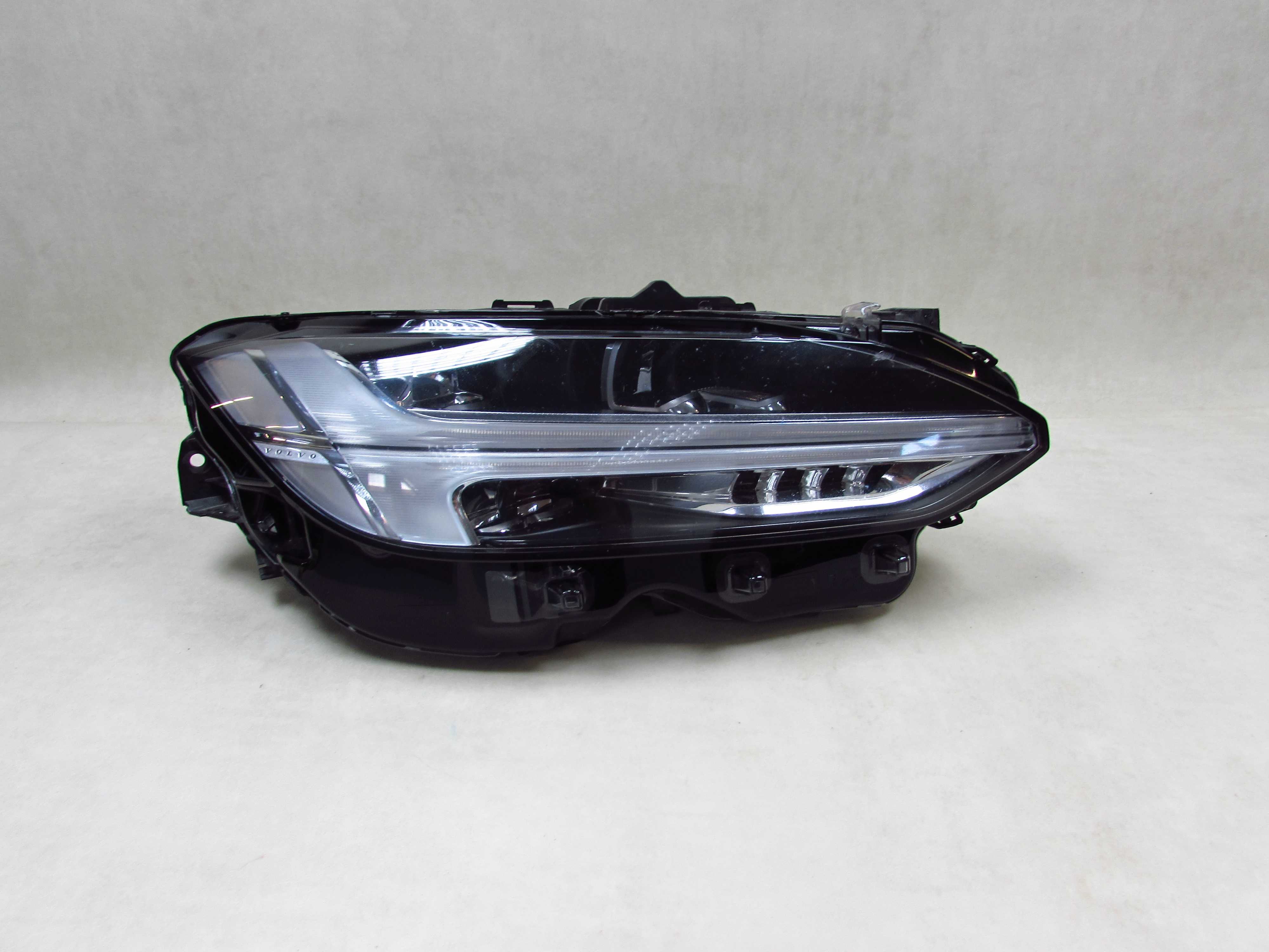 VOLVO S90 V90 CC V90 16-21 LAMPA REFLEKTOR PRZOD LEWA MILD LED 32228683 FULL LED EU