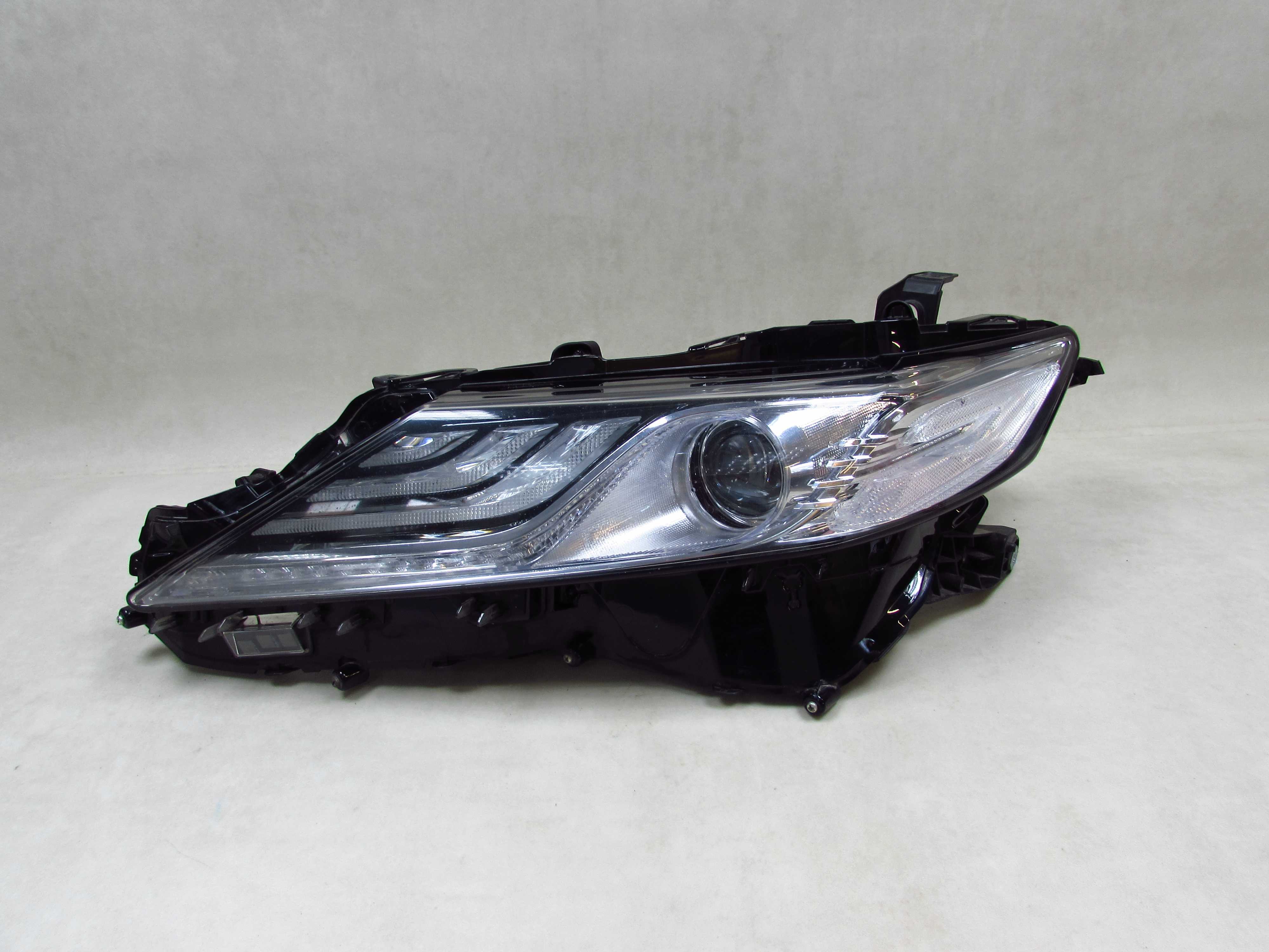 TOYOTA CAMRY VIII XV70 IX 19-22 LAMPA PRZOD LEWA FULL LED EUROPA 33-276