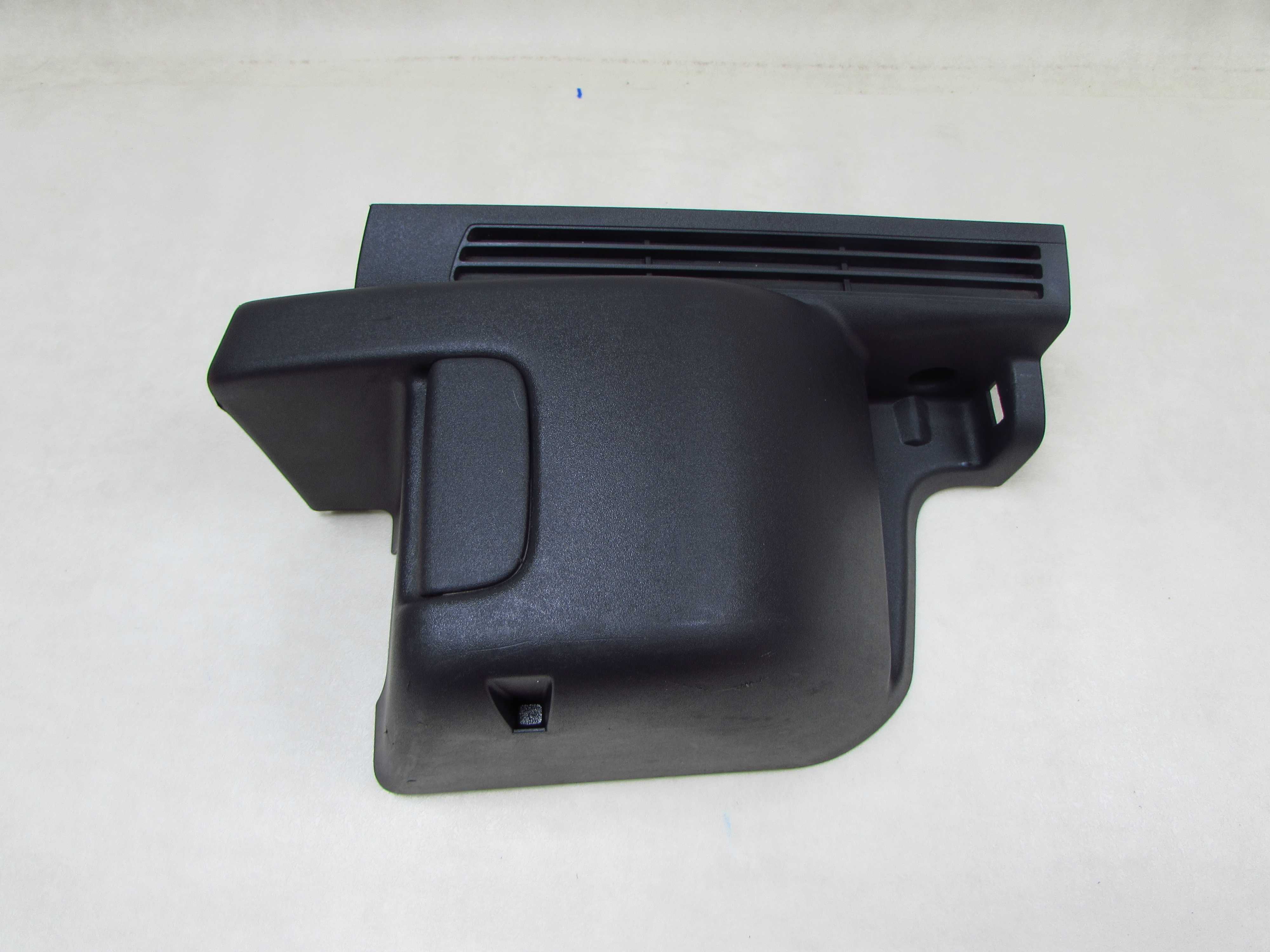 VOLVO V50 OSLONA PASA NAPINACZA TYL 30715445 PRAWA 04-12