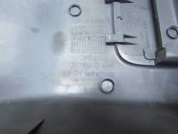 VOLVO V50 OSLONA PASA NAPINACZA TYL 30715445 LEWA 04-12