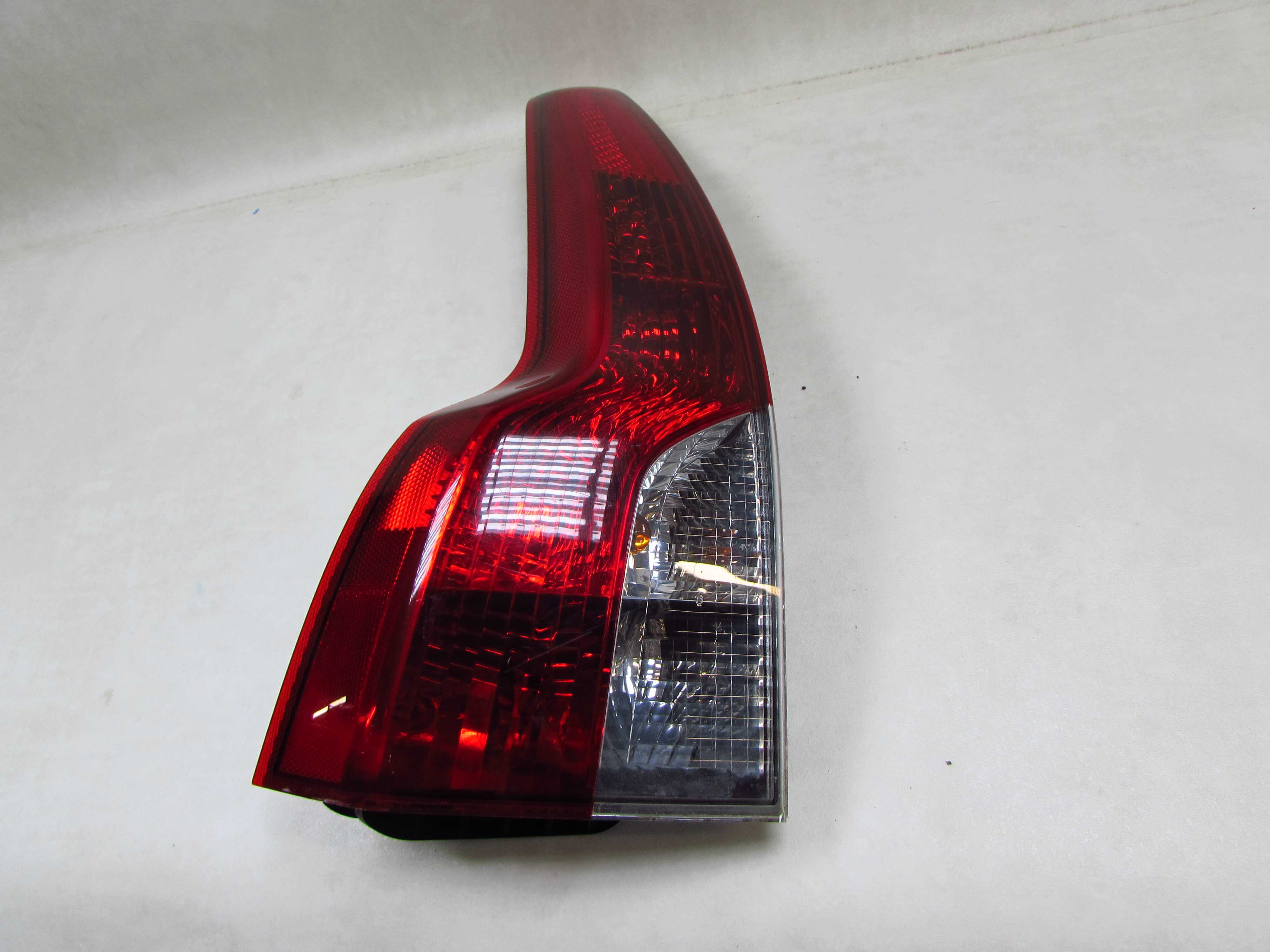 VOLVO V50 LIFT 07-13 LAMPA TYL TYLNA LEWA 30744543 EUROPA