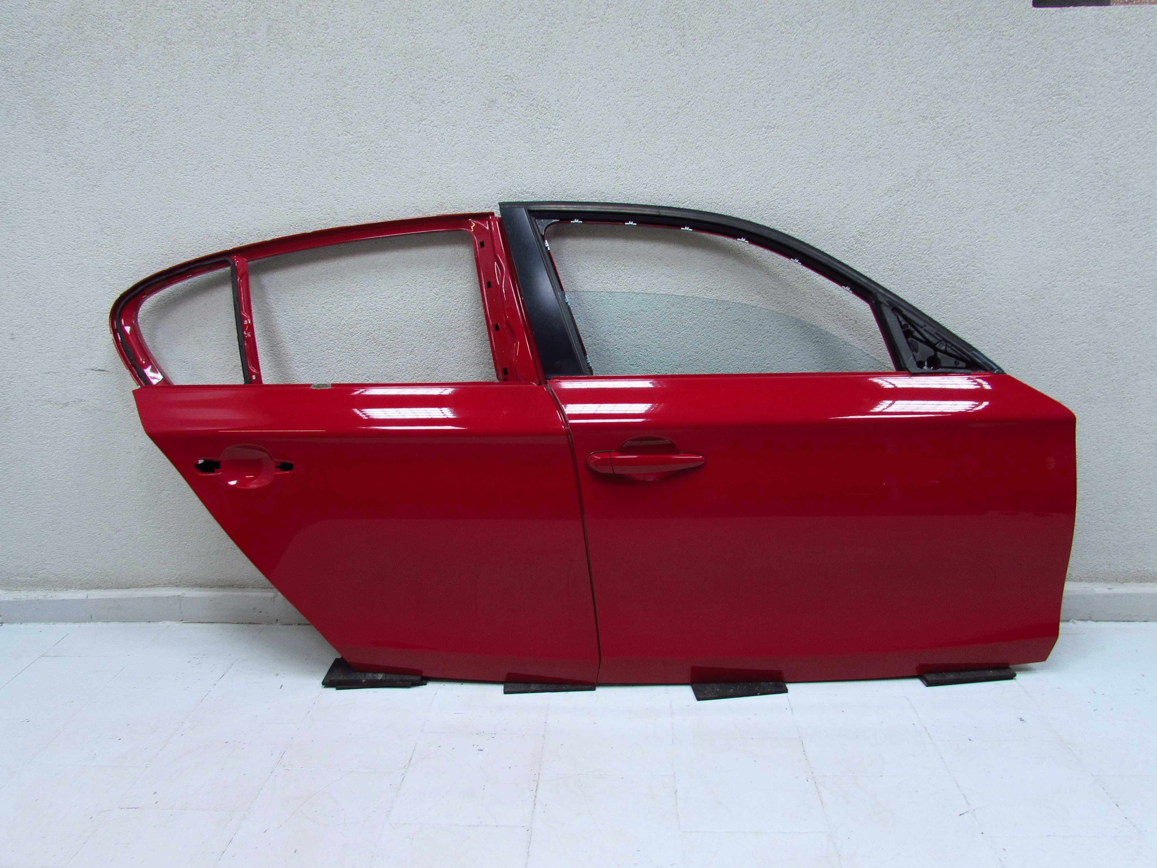 BMW 1 E81 E87 DRZWI PRZOD PRZEDNIE PRAWE RED 01-12
