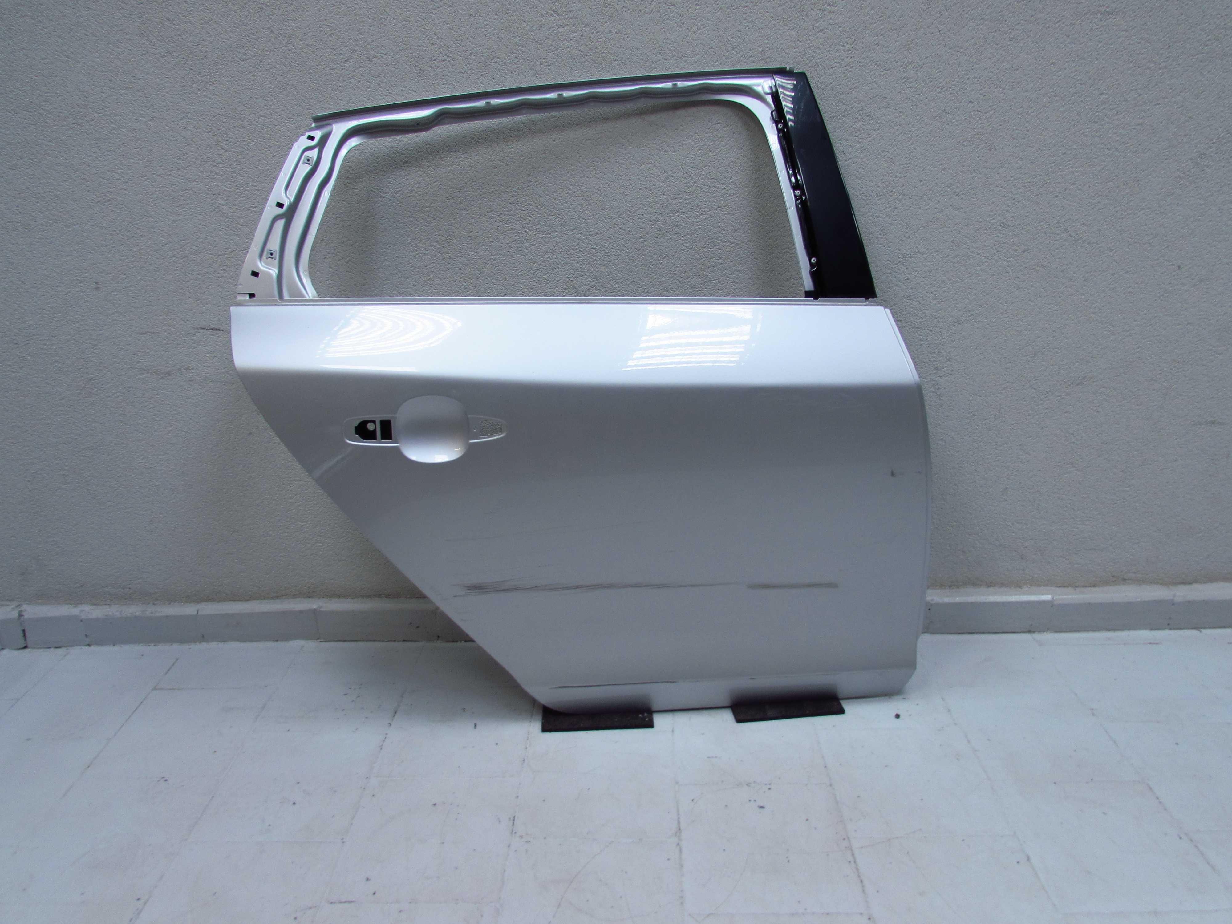 VOLVO V60 12-18 DRZWI TYL PRAWE 31352770