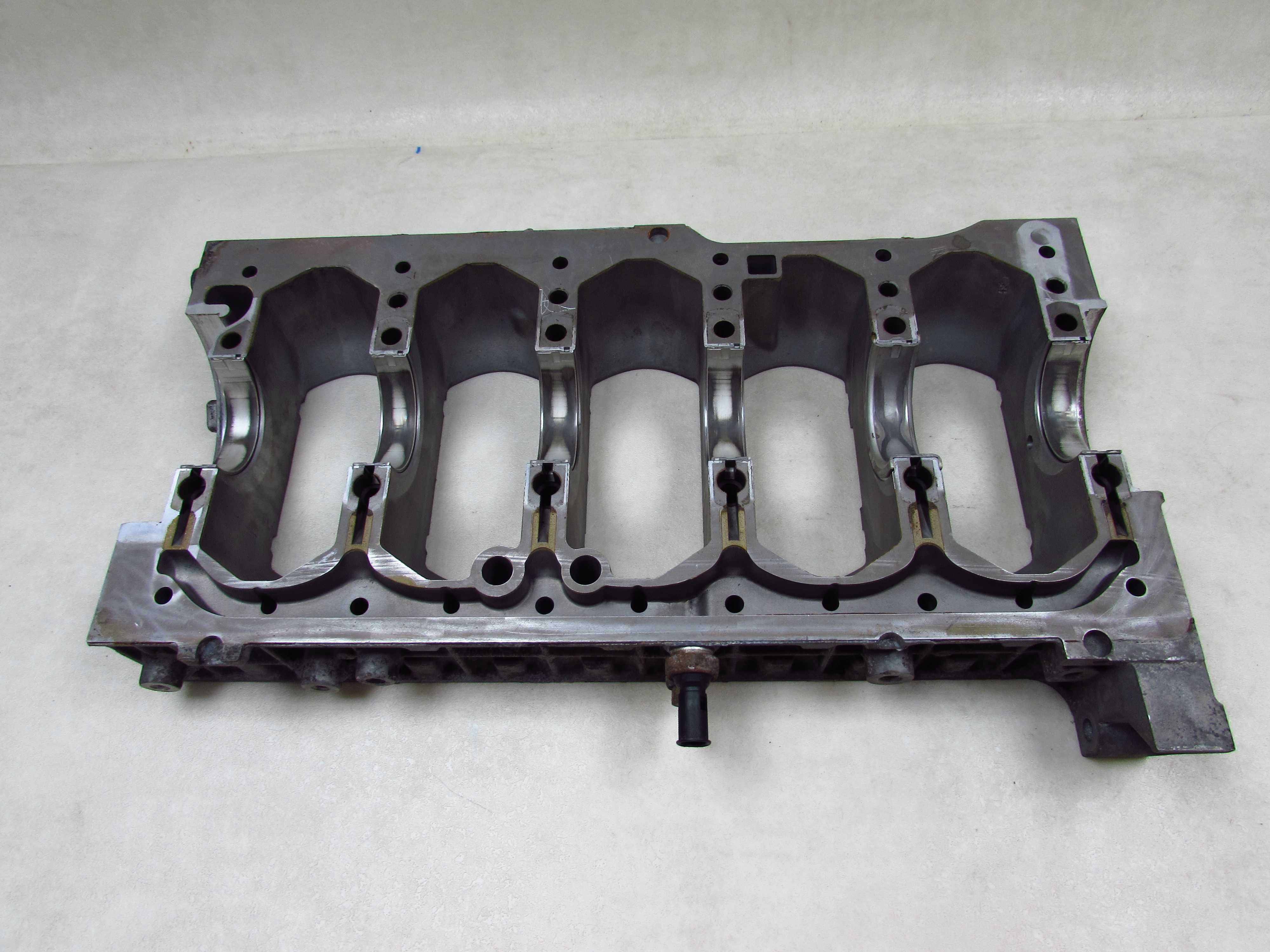 VOLVO S60 S80 V70 XC 2.4 D5 02-08 POLBLOK BLOK DOL SILNIKA KARTER 9186948