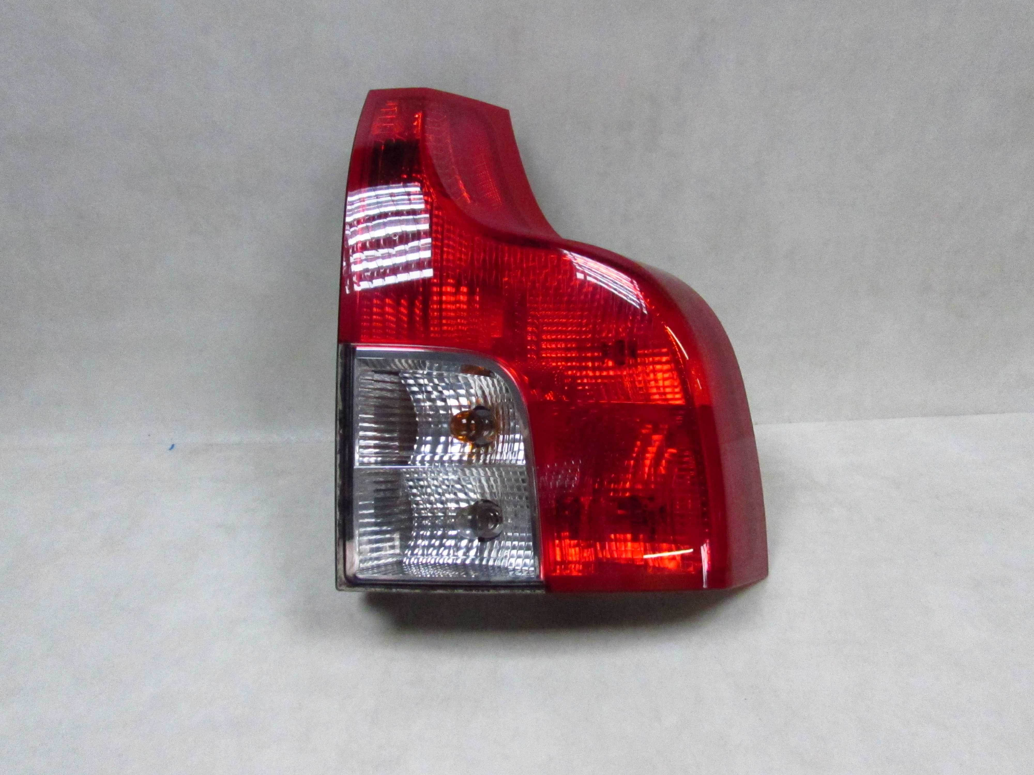 VOLVO XC90 LIFT LAMPA TYL PRAWA DOLNA ORYGINAL 30678990 06-11