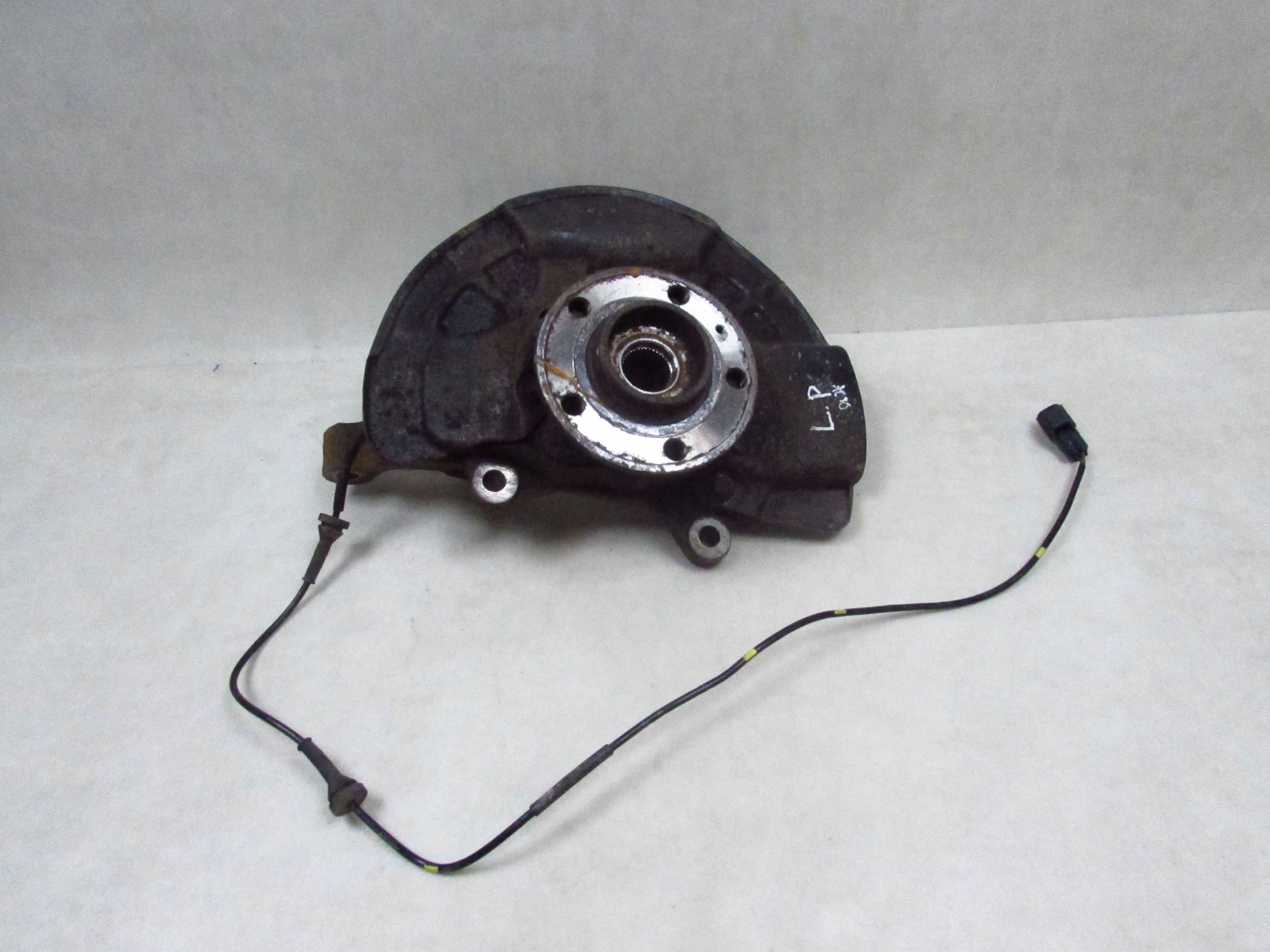 VOLVO XC90 LIFT 02-14 2.4 D5 PIASTA ZWROTNICA PRZOD LEWA 31277205