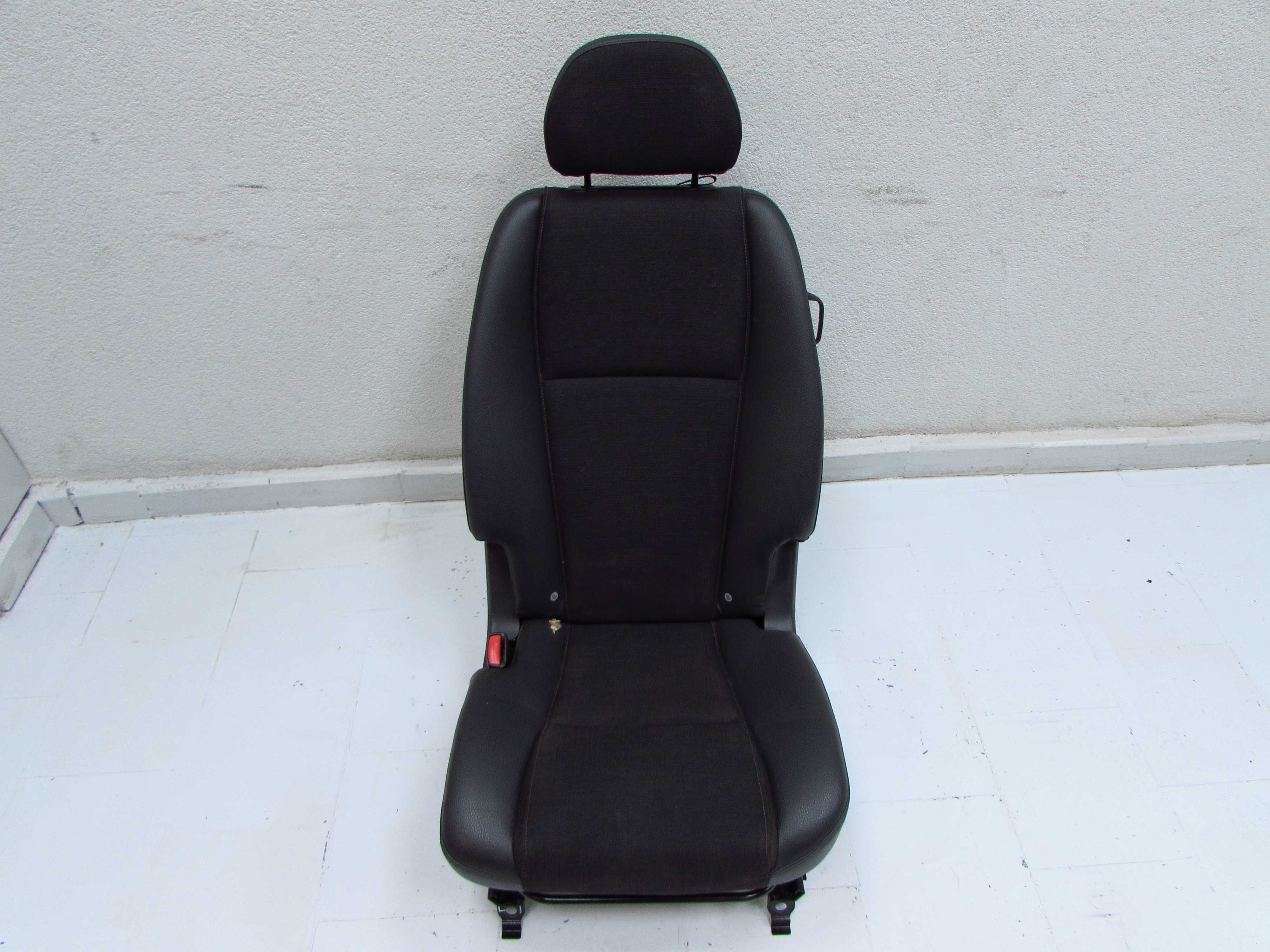VOLVO XC90 FOTEL SIEDZENIE TYL LEWY MATERIAL II RZAD ISOFIX 02-14