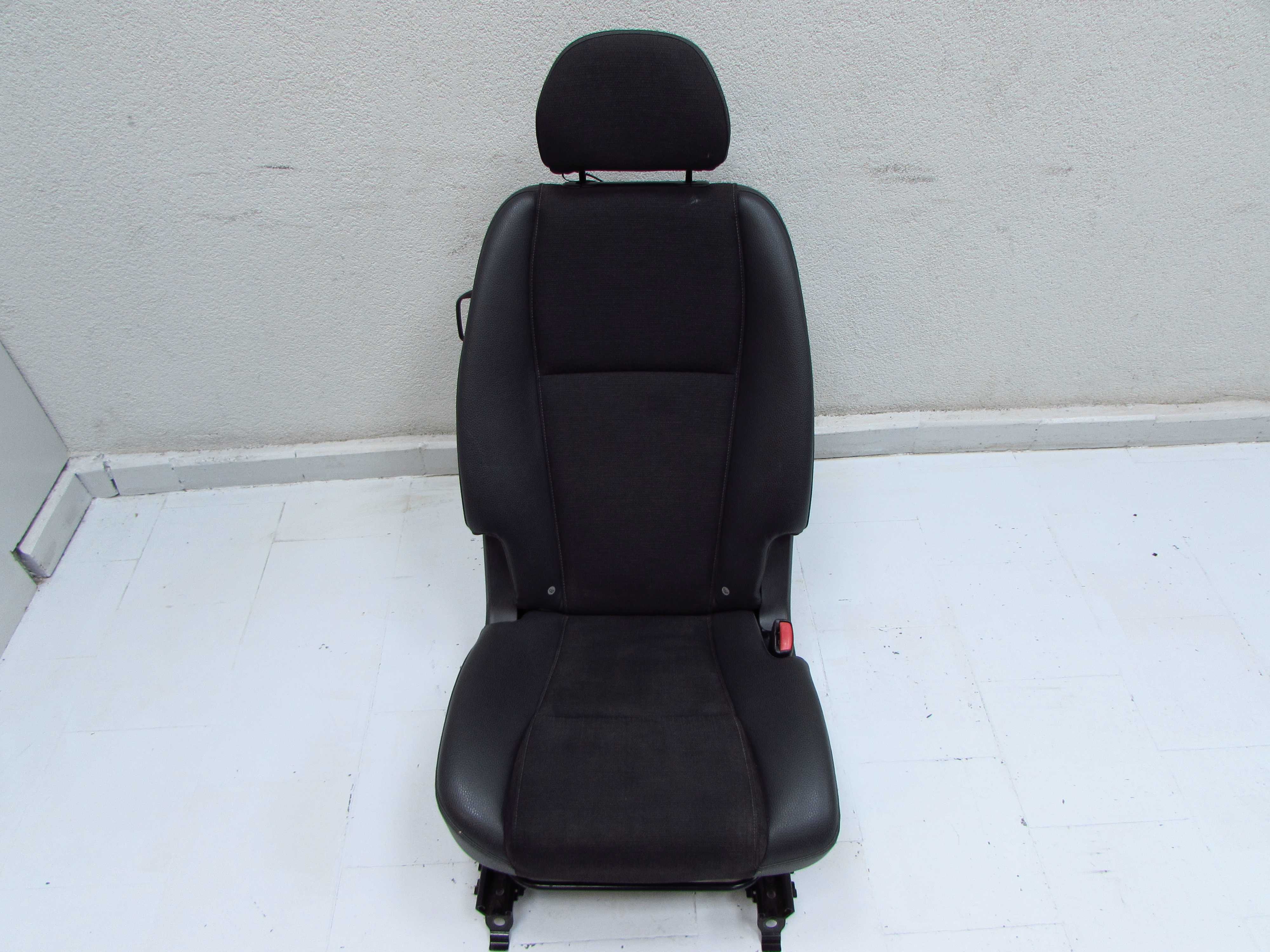 VOLVO XC90 FOTEL SIEDZENIE TYL PRAWY MATERIAL II RZAD ISOFIX 02-14