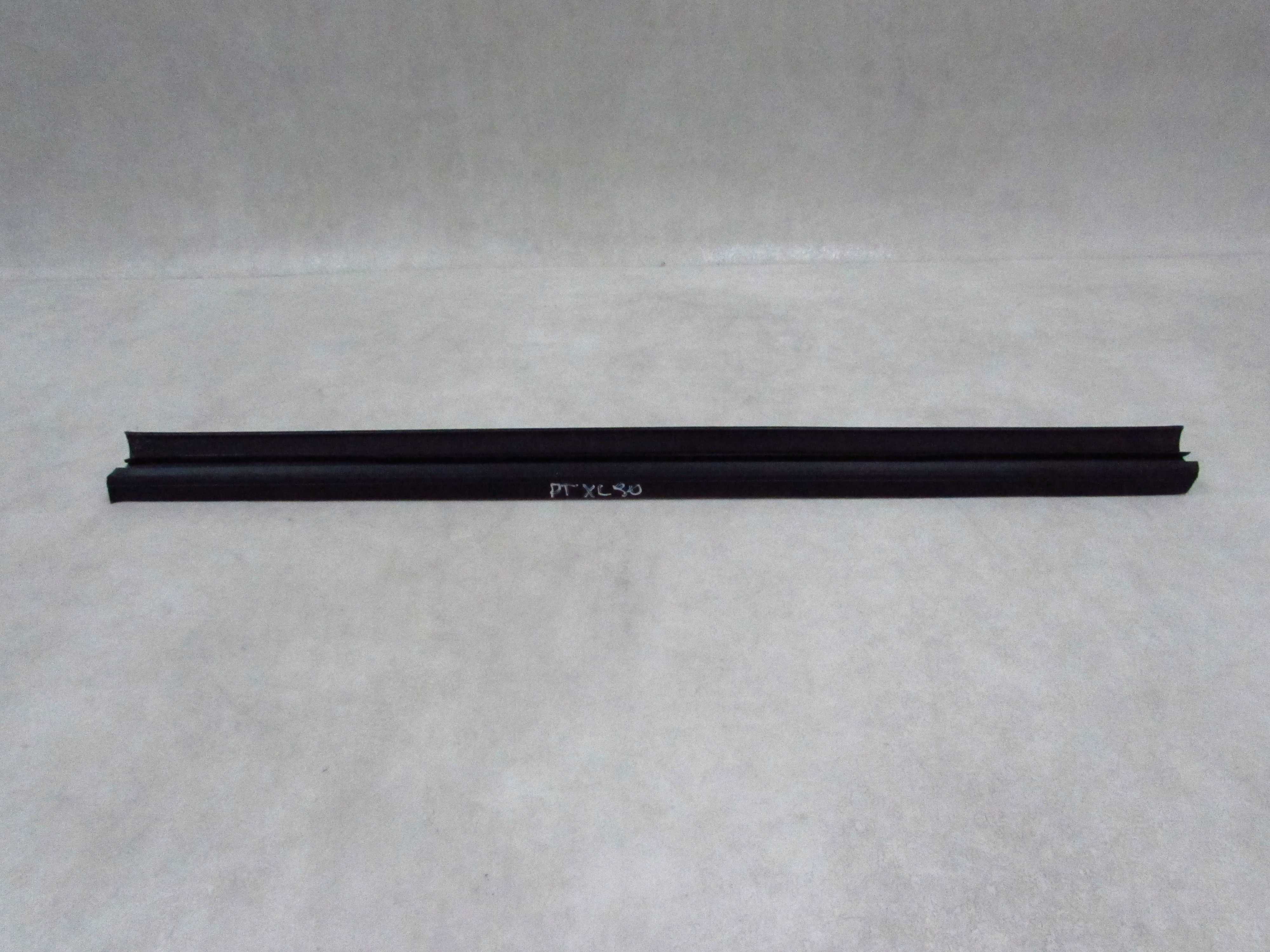 VOLVO XC90 LISTWA ZGARNIAJACA USZCZELKA SZYBY DRZWI TYL PRAWA 02-14