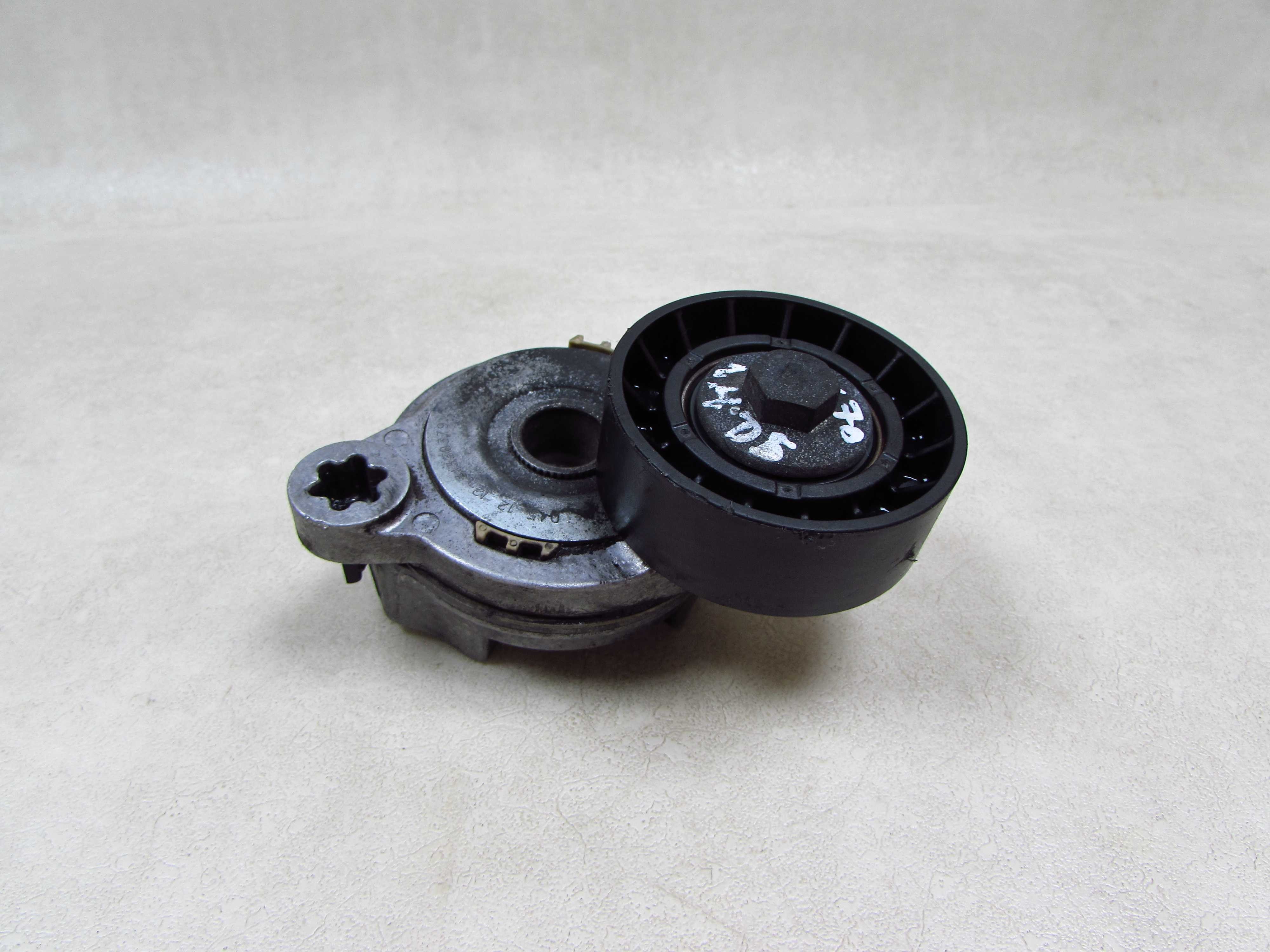 VOLVO S60 S80 V70 XC 2.4 D5 07-14 NAPINACZ ROLKA PASKA KLINOWEGO 31330379