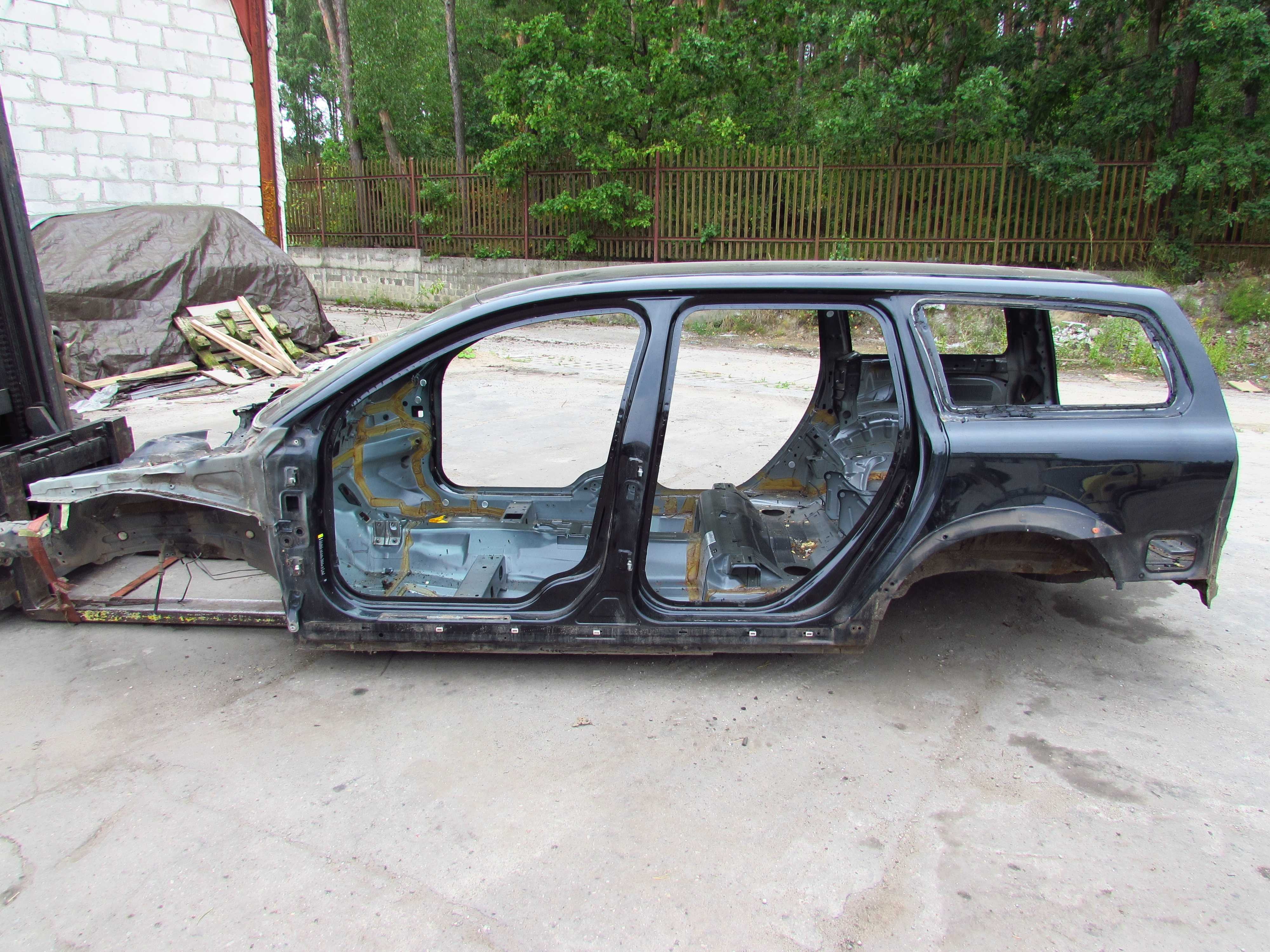 VOLVO S80 V70 III XC70 III 07-16 CWIARTKA PROG SLUPEK LEWY 452-46 POMORSKIE