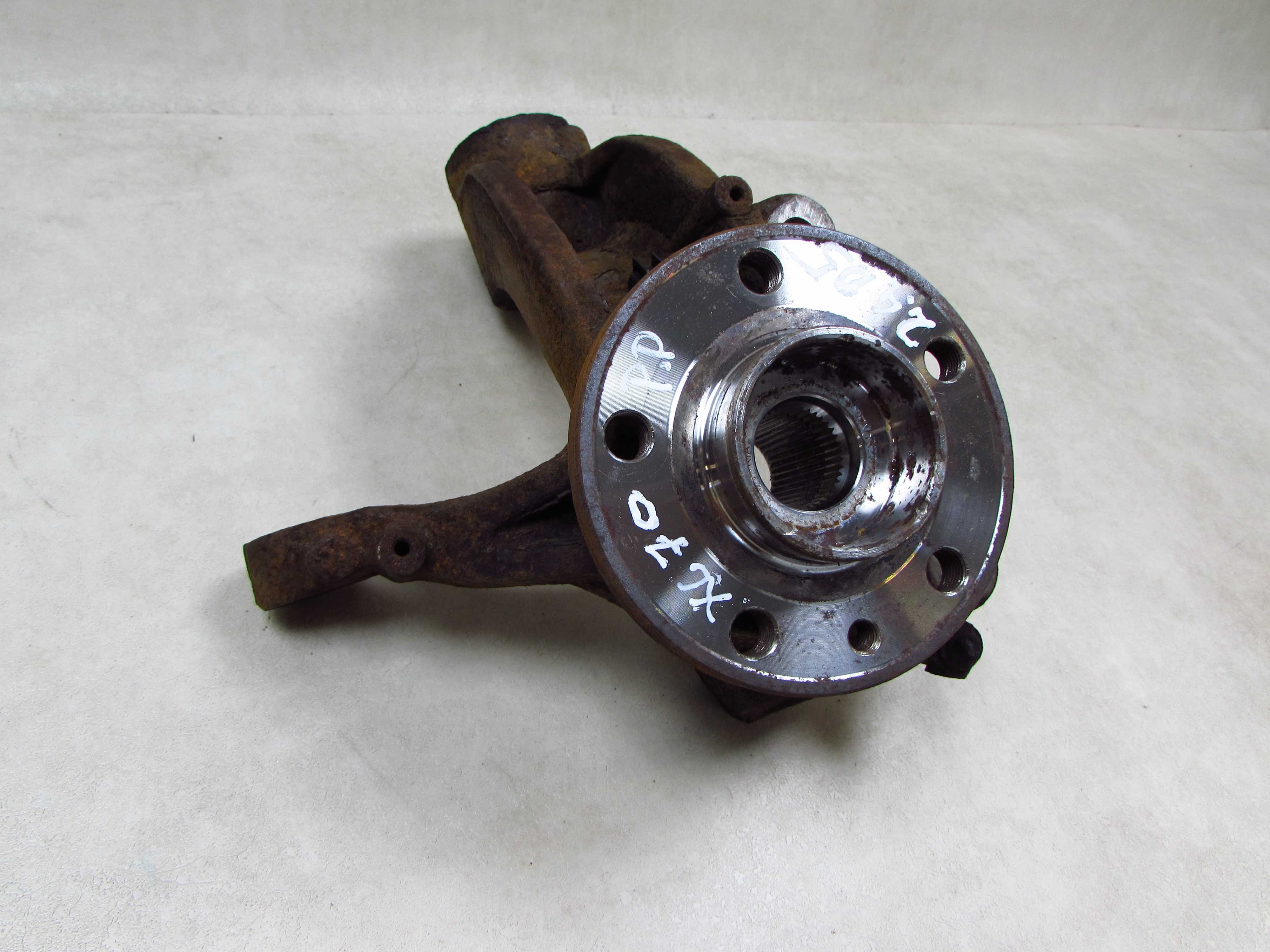 VOLVO S80 II V70 III XC70 06-17 2.4 D5 PIASTA ZWROTNICA PRZOD PRAWY