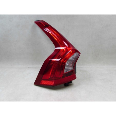 VOLVO V60 10- LAMPA TYL LEWA 31214963