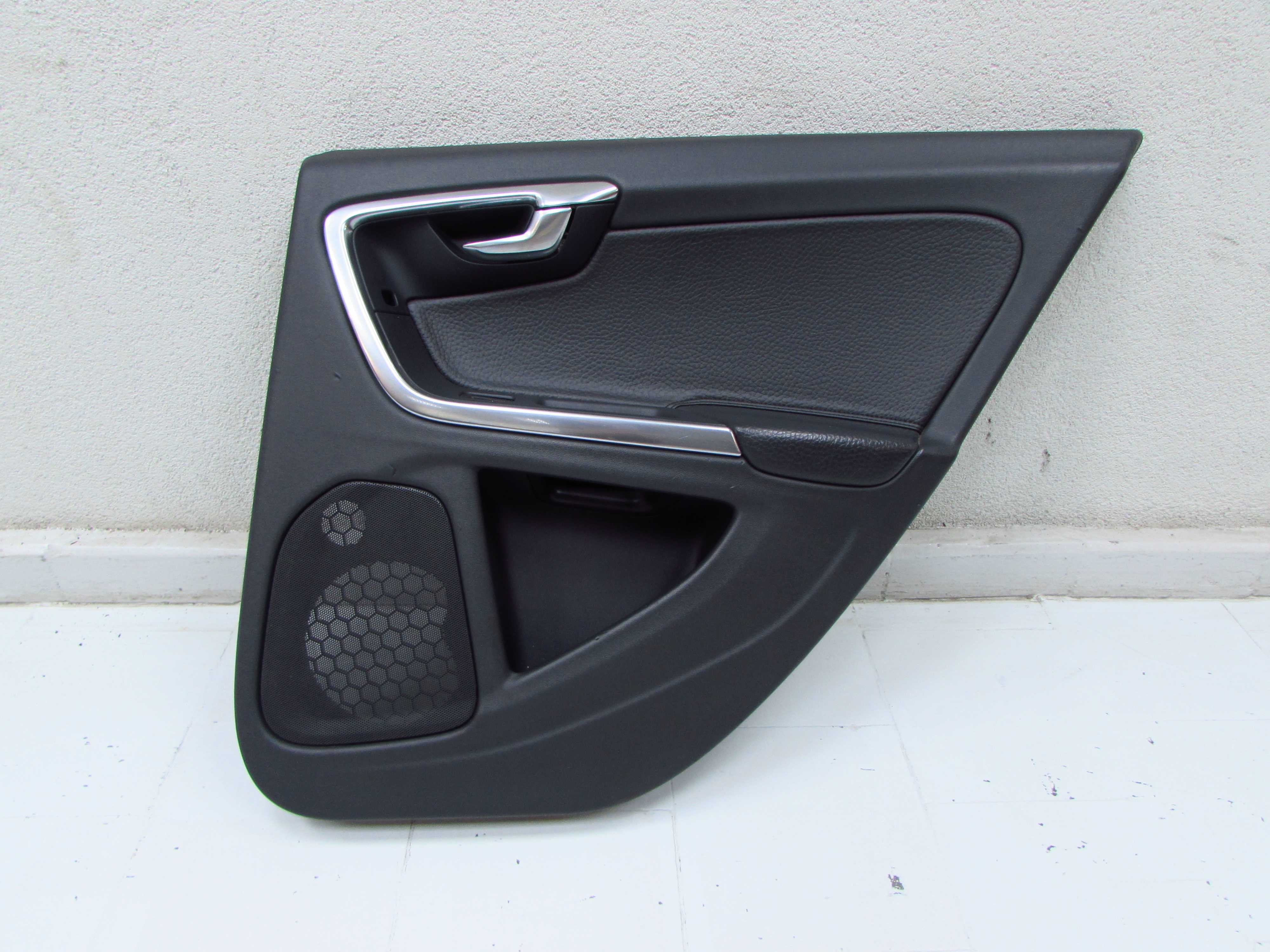 VOLVO V60 10-17 TAPICERKA BOCZEK DRZWI PRAWY TYL SKORA 8686855