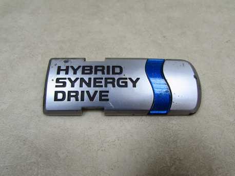 TOYOTA PRIUS III ZNACZEK EMBLEMAT NAPIS KLAPY 75441-47030 HYBRID SYNERGY DRIVE