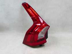 VOLVO V60 LIFT 13-18 LAMPA TYL LEWA 31395928 EUROPA