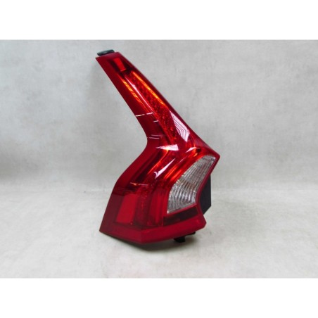 VOLVO V60 LIFT 13-18 LAMPA TYL LEWA 31395928 EUROPA