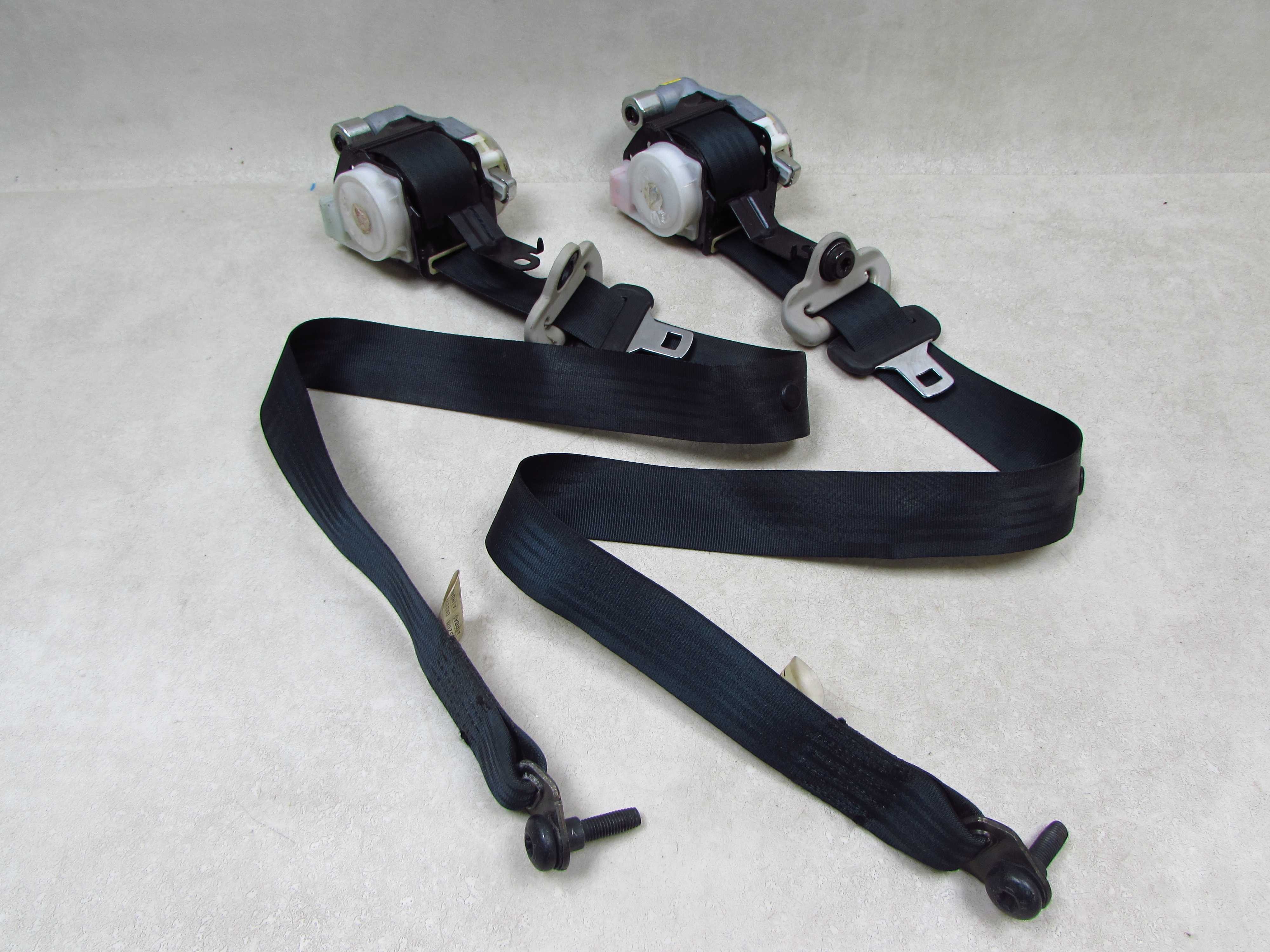 MAZDA 2 DY 02-07 PAS BEZPIECZENSTWA PRZOD LEWY PRZOD PRAWY BGA550027 T89347T