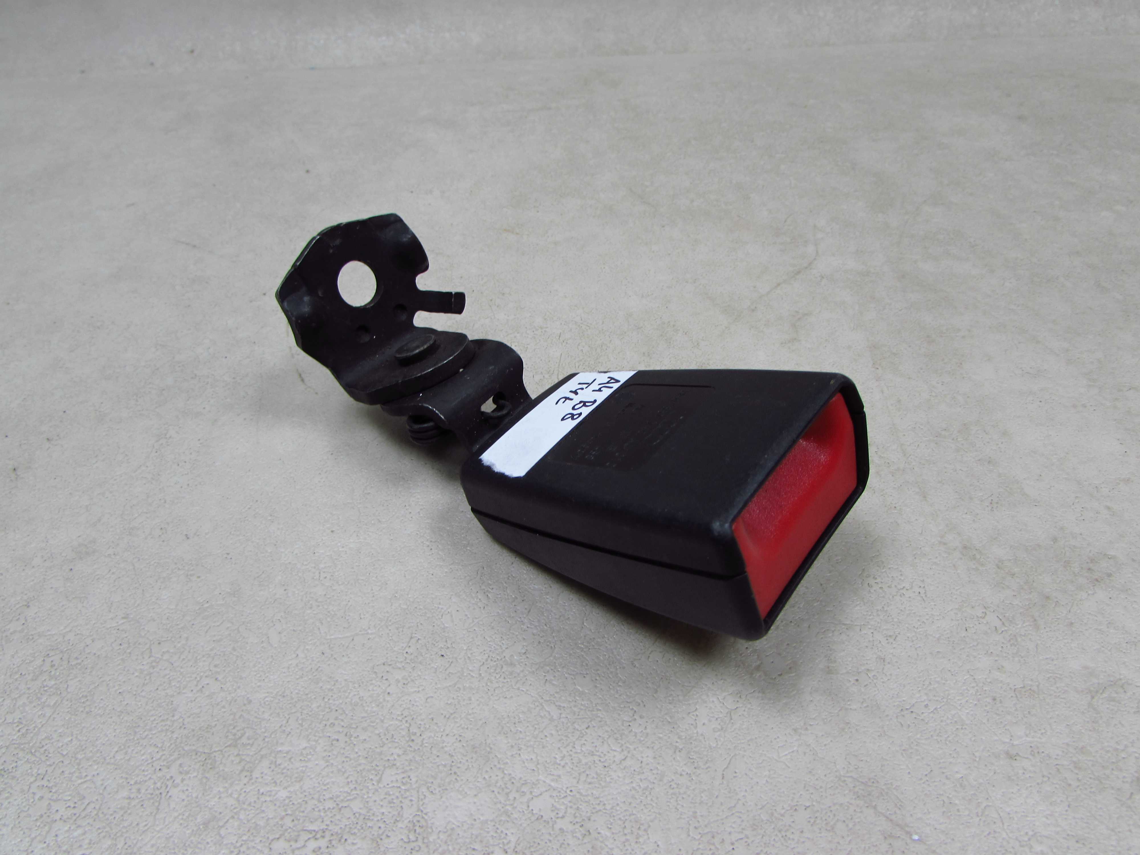 AUDI A4 B8 07-15 ZAPINKA PASA KLAMRA PRAWY TYL 8K0857740AC