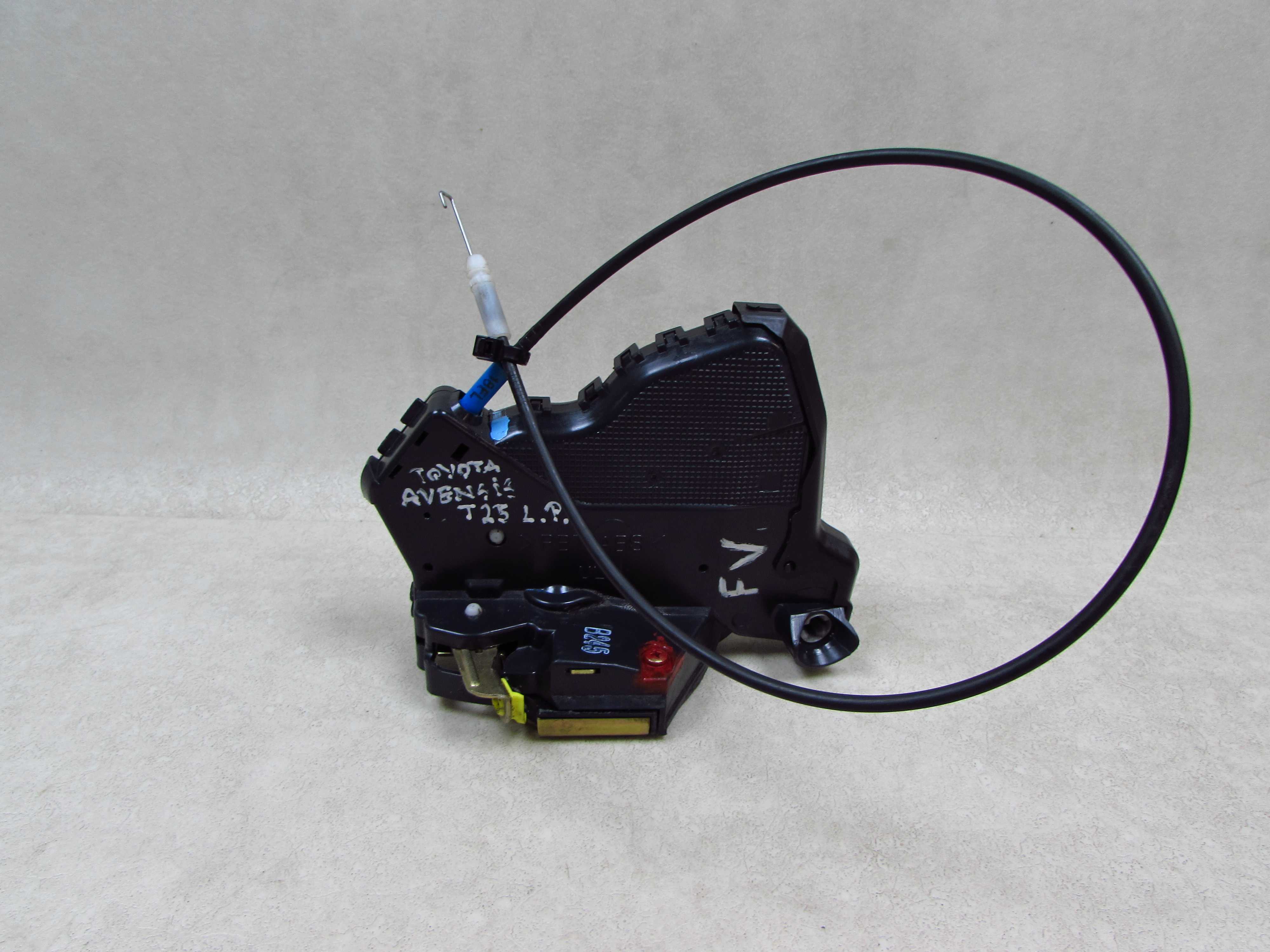 TOYOTA AVENSIS T25 03-08 ZAMEK DRZWI PRZOD LEWY 6 PIN