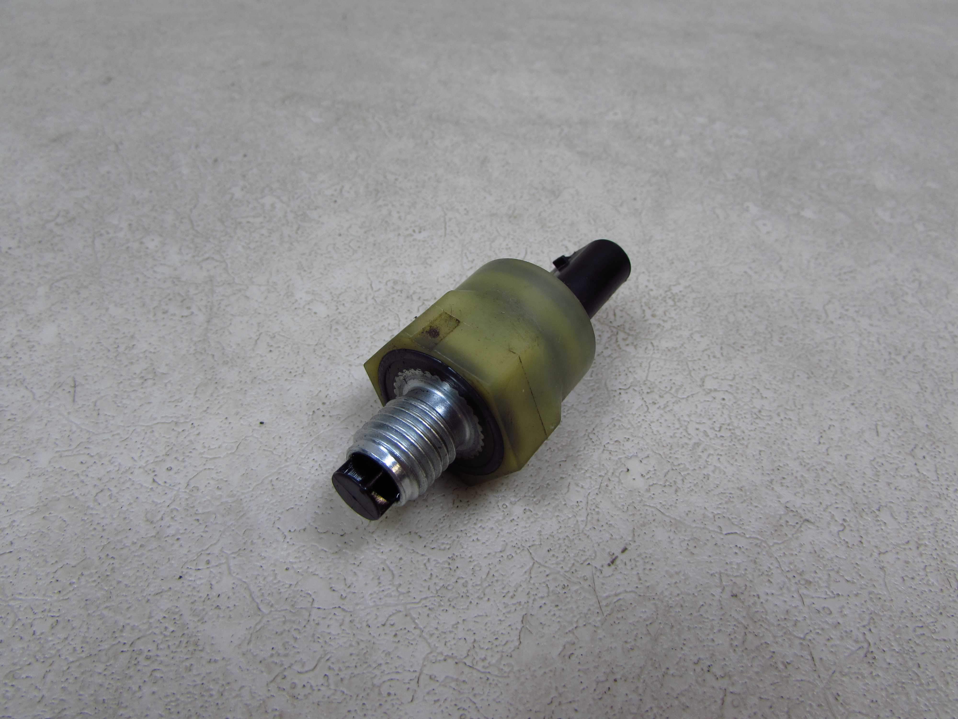 VOLVO XC60 V60 S60 2.4 D5 08-17 CZUJNIK CISNIENIA OLEJU 9487295AA