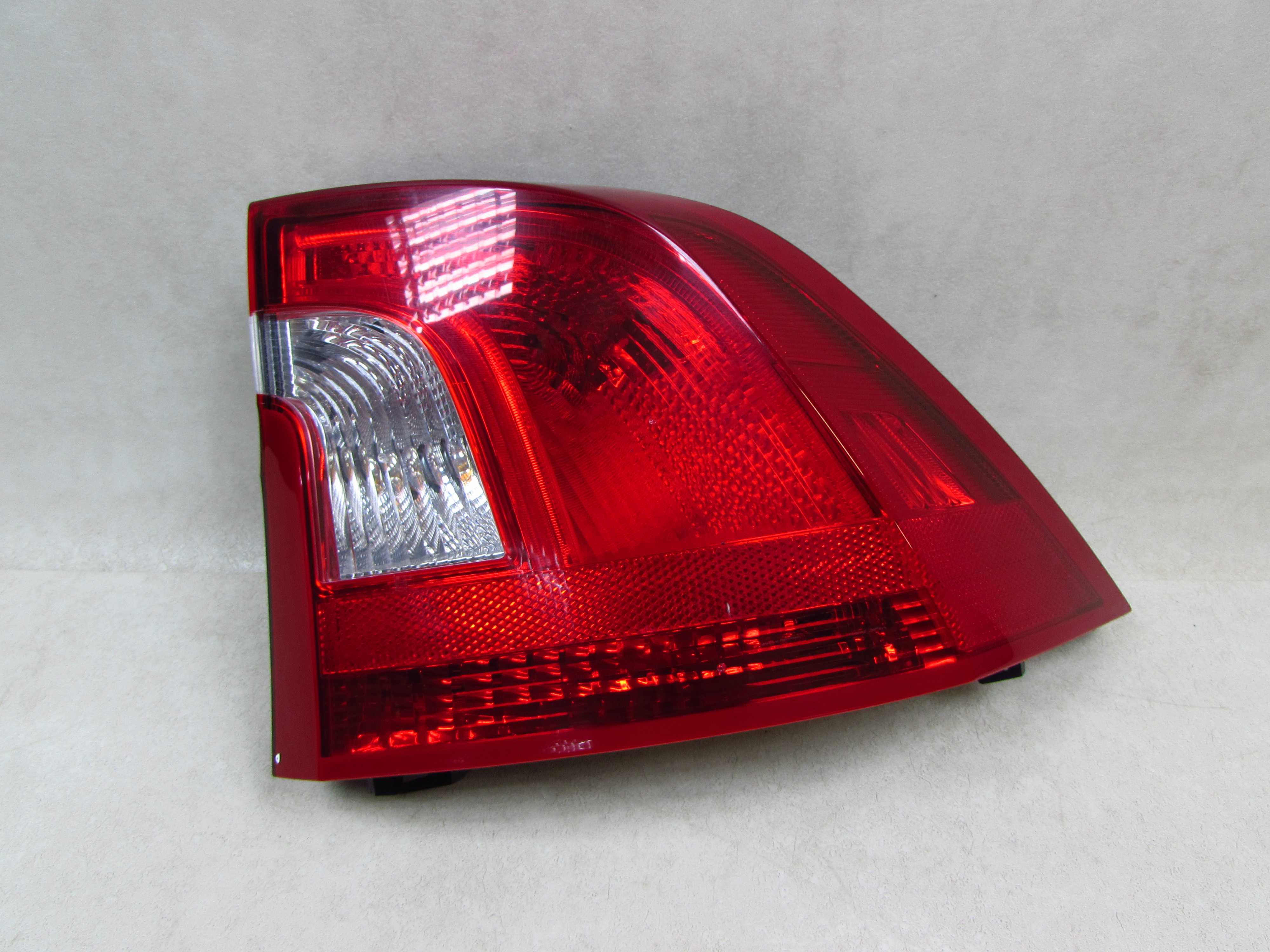VOLVO S60 II 10-13 LAMPA TYL PRAWA BLOTNIKA 30796268