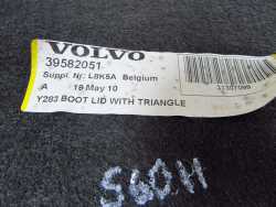 VOLVO S60 II 10-17 TAPICERKA OSLONA KLAPY BAGAZNIKA TYL 39582051