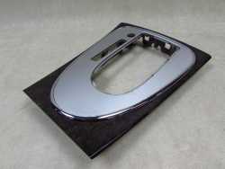 MERCEDES KLASA E W211 03-09 RAMKA DEKOR OSLONA LEWARKA TUNELU KONSOLI A2116802436