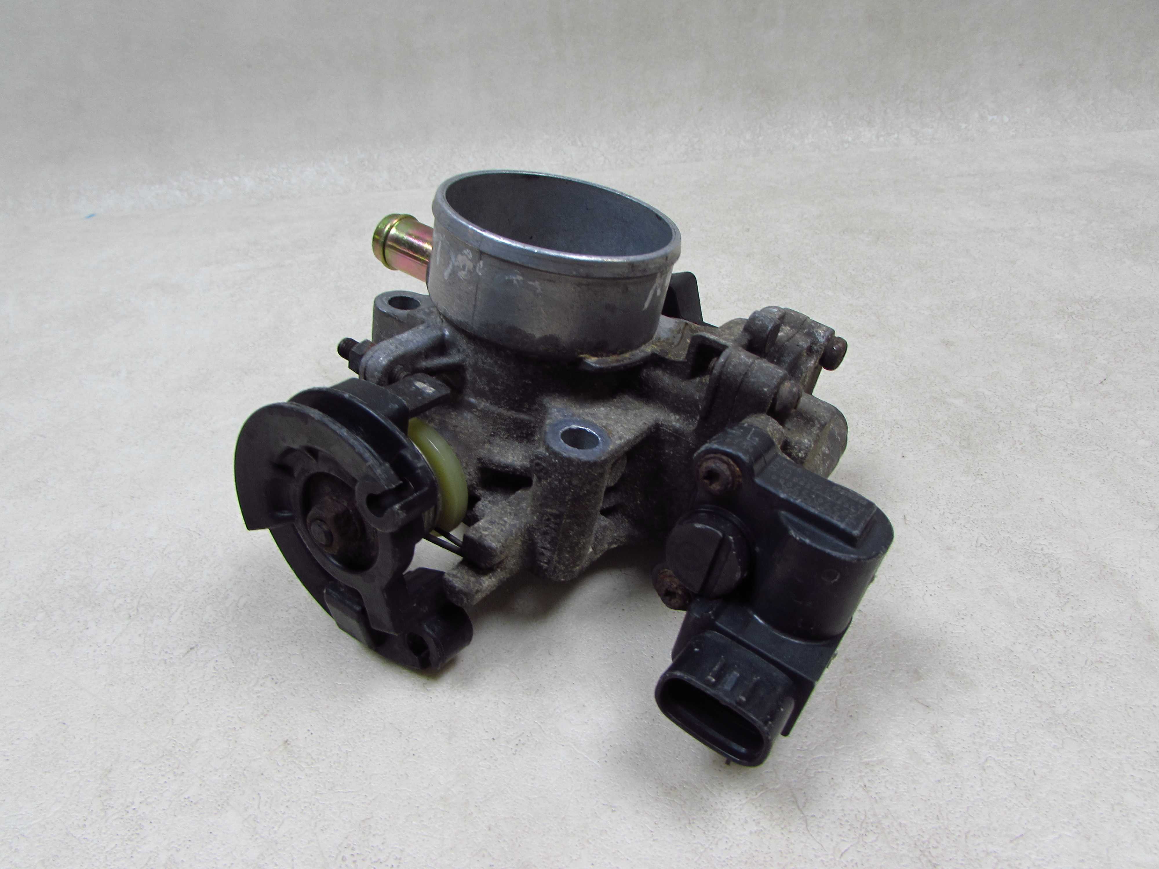 TOYOTA COROLLA VIII E11 97-02 1.4 1.6 PRZEPUSTNICA POWIETRZA  22270-22050