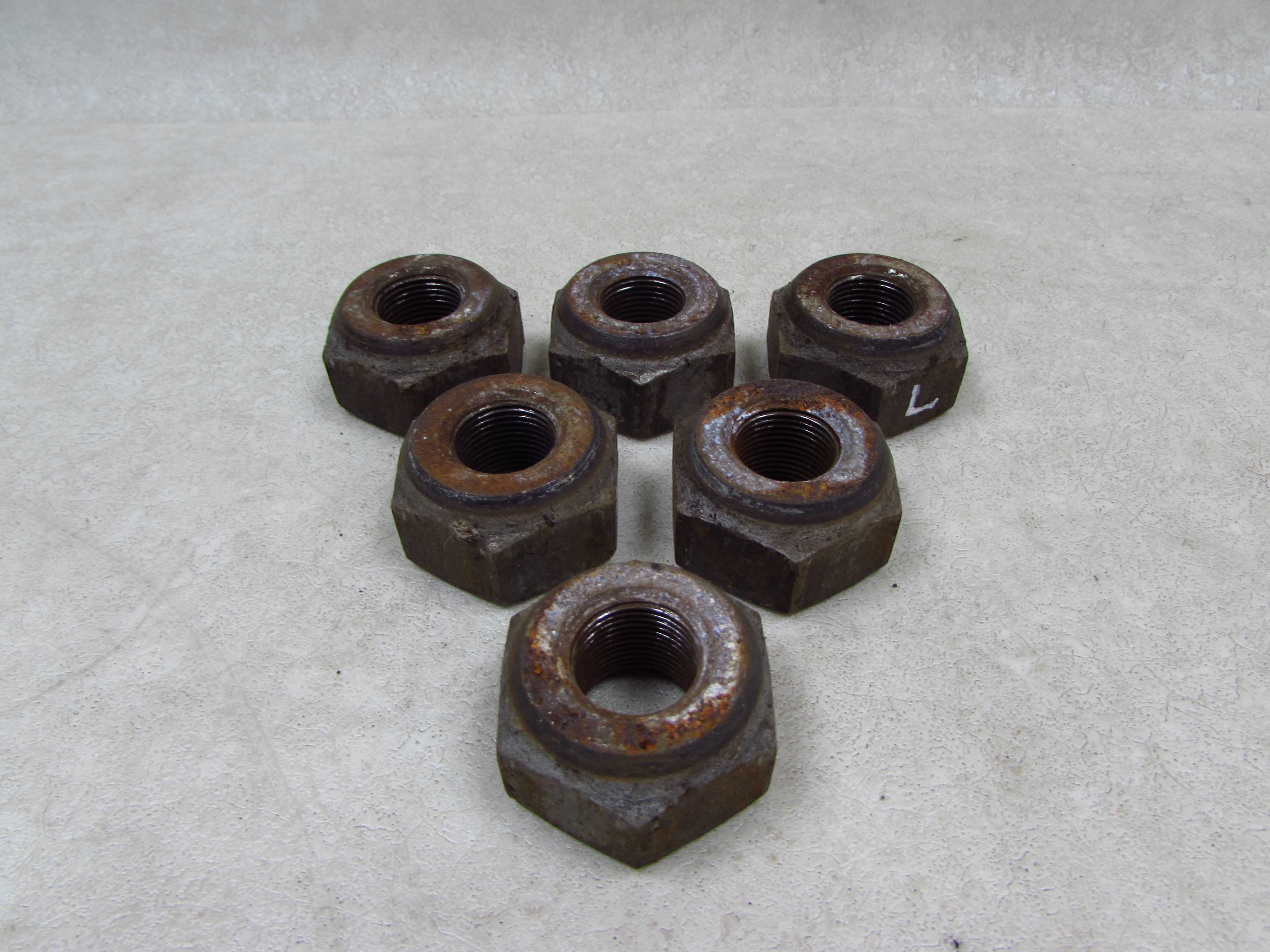 ISUZU NPR NQR NKR N75 SZPILKA NAKRETKA KOLA LEWY PRZOD 18mm