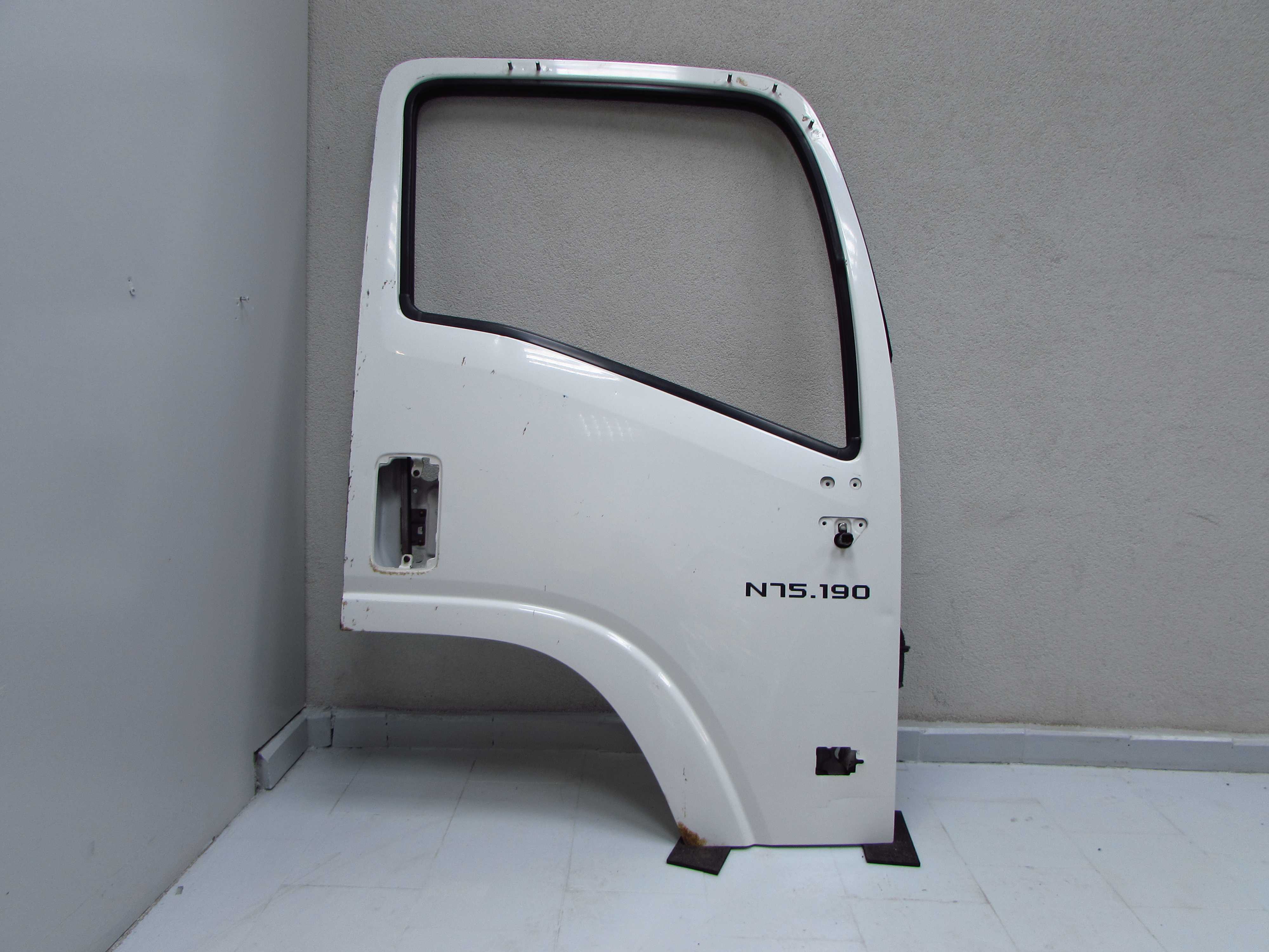 ISUZU N35 N75 NPR NQR 07-18 DRZWI PRAWE PRZOD