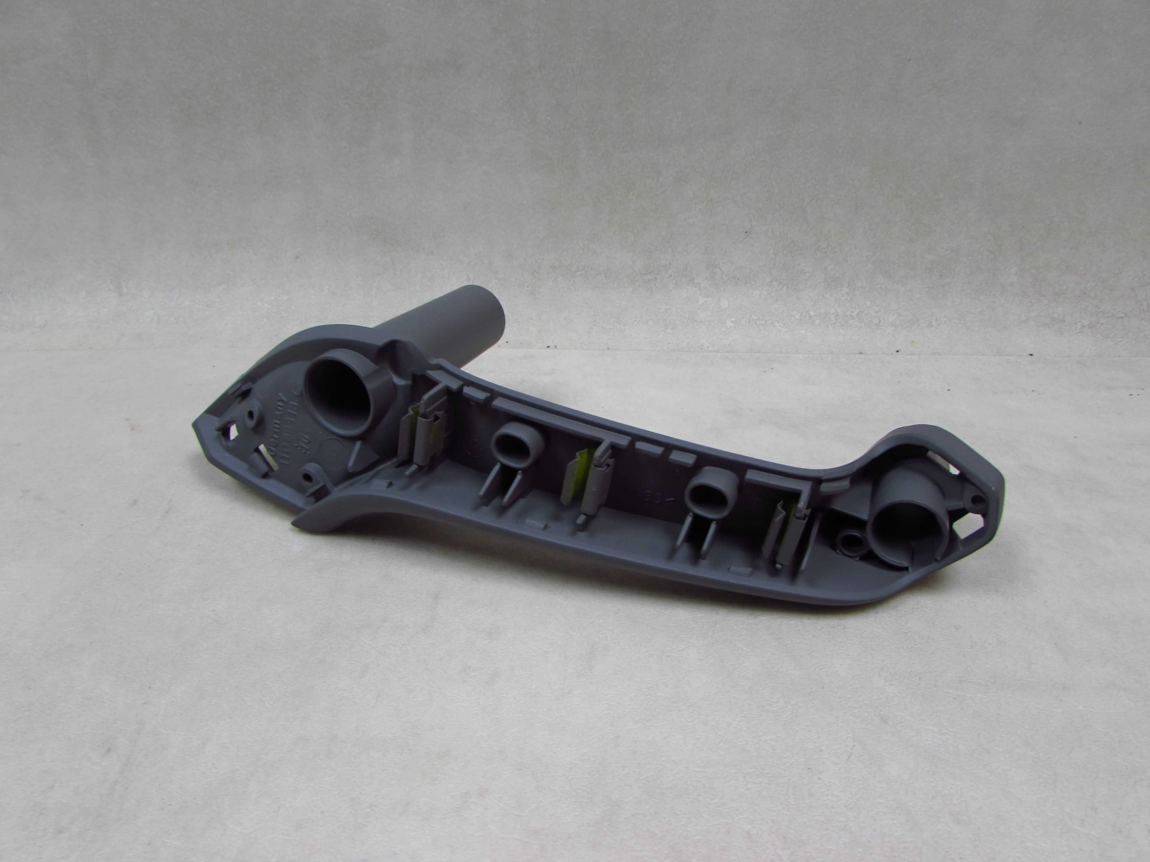 VW TOURAN I LIFT 10-14 UCHWYT RACZKA DRZWI WEWNETRZNA PRAWY PRZOD 1T0868188C