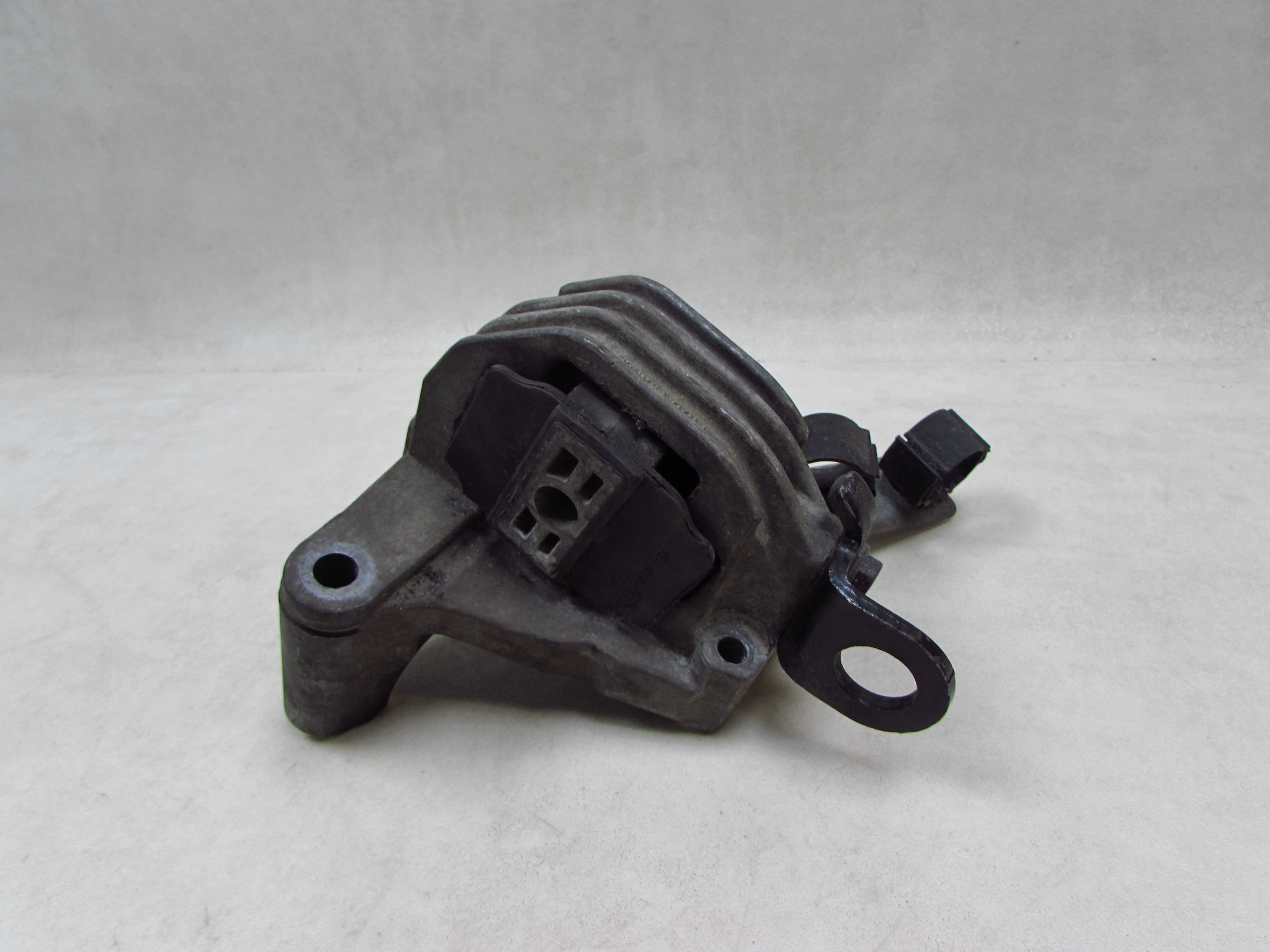 VOLVO XC90 LIFT 2.4 D5 07-14 LAPA PODUSZKA SILNIKA 30741583