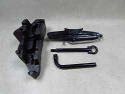RENAULT MEGANE III KOMBI 08-16 WKLAD KOLA ZAPASOWEGO ZESTAW LEWAREK KLUCZ UCHO 995040009