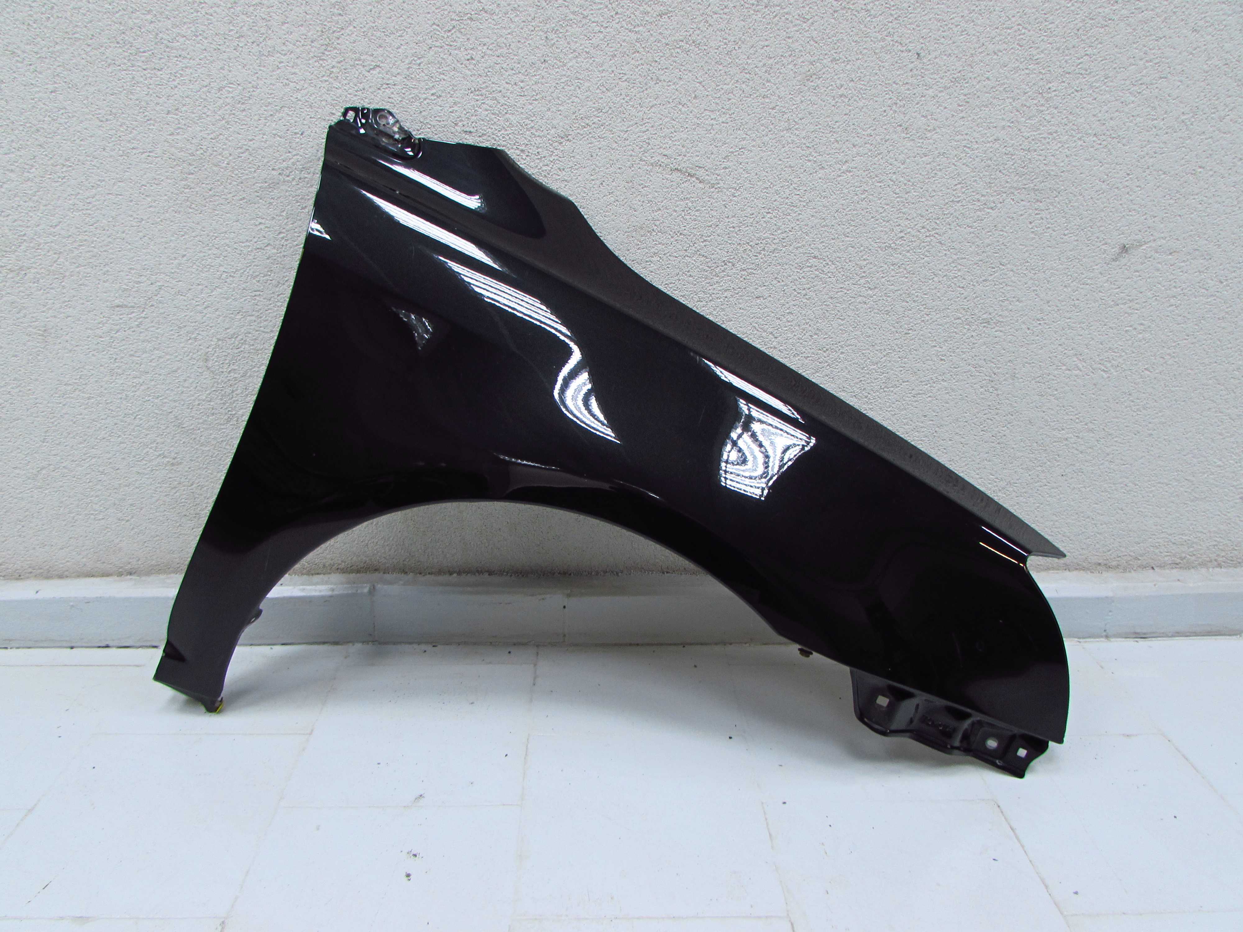 TOYOTA AVENSIS T25 LIFT 06-08 BLOTNIK PRZOD PRAWY 209