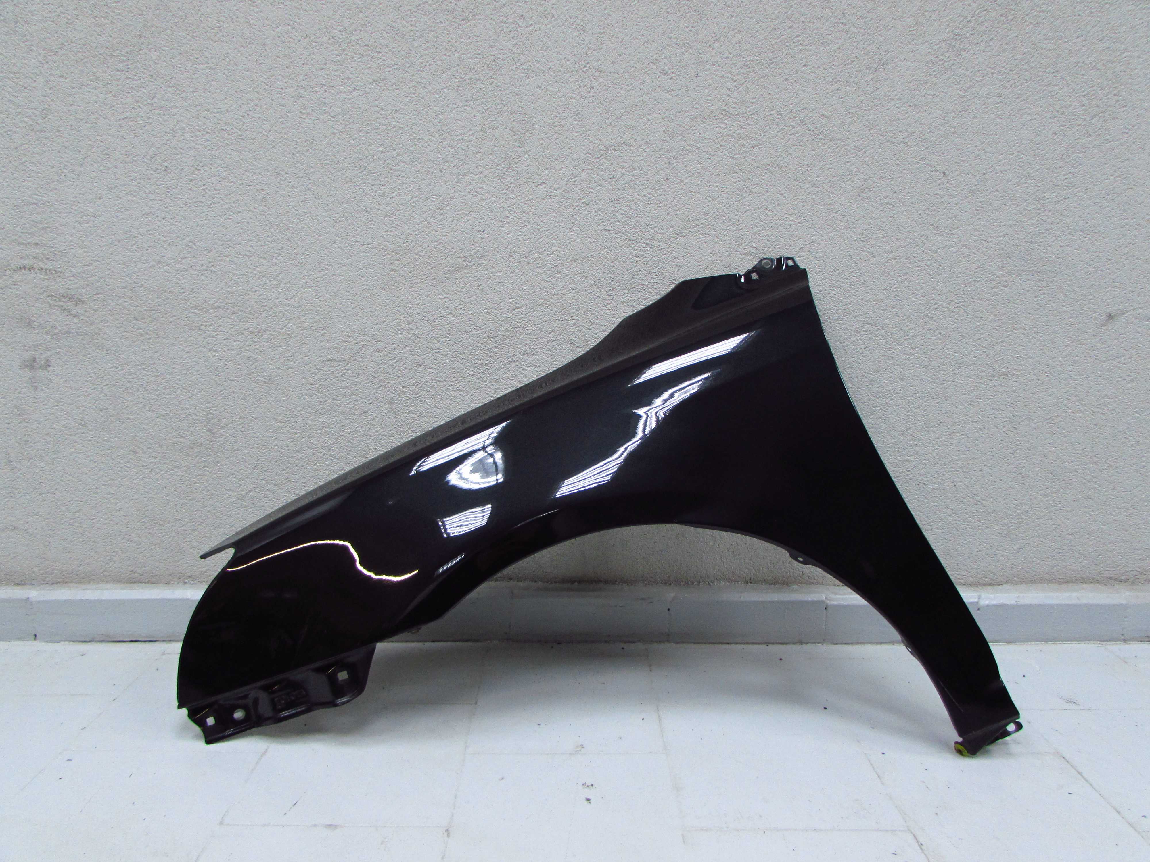 TOYOTA AVENSIS T25 LIFT 06-08 BLOTNIK PRZOD LEWY 209