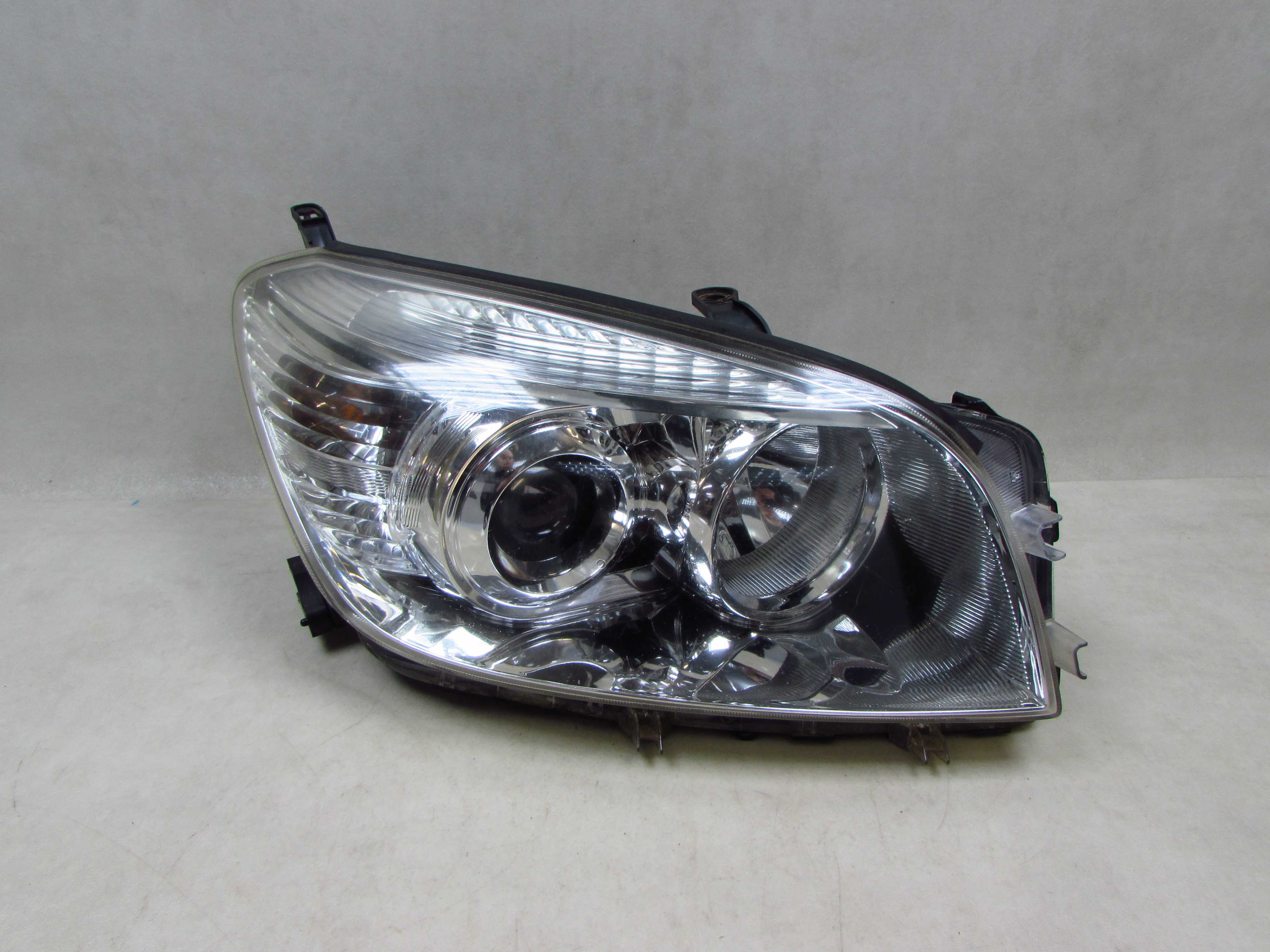 TOYOTA RAV4 III 06-09 LAMPA PRZOD PRAWA UK