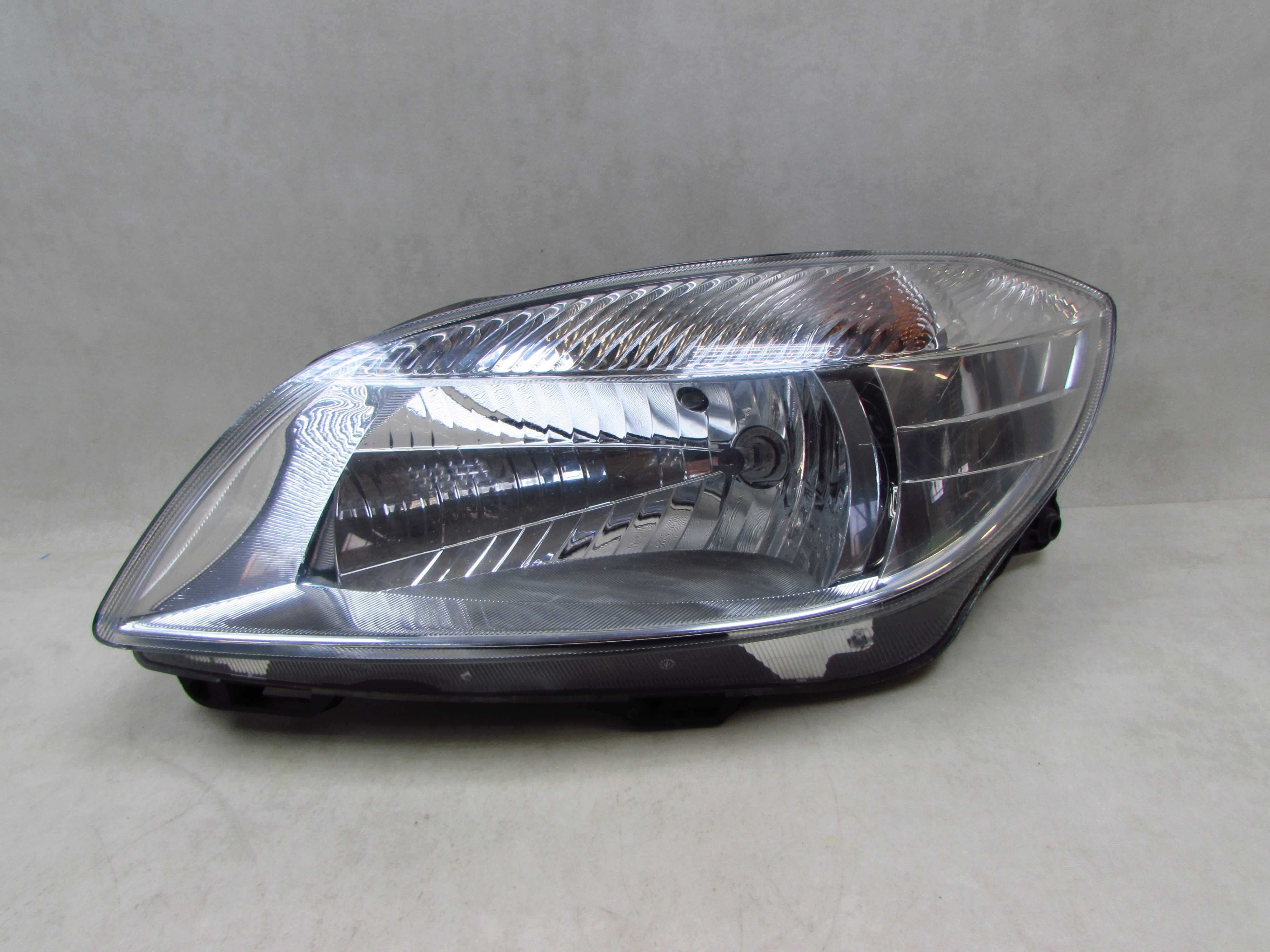 SKODA FABIA II ROOMSTER 5J 07-10 LAMPA PRZOD LEWA REFLEKTOR UK
