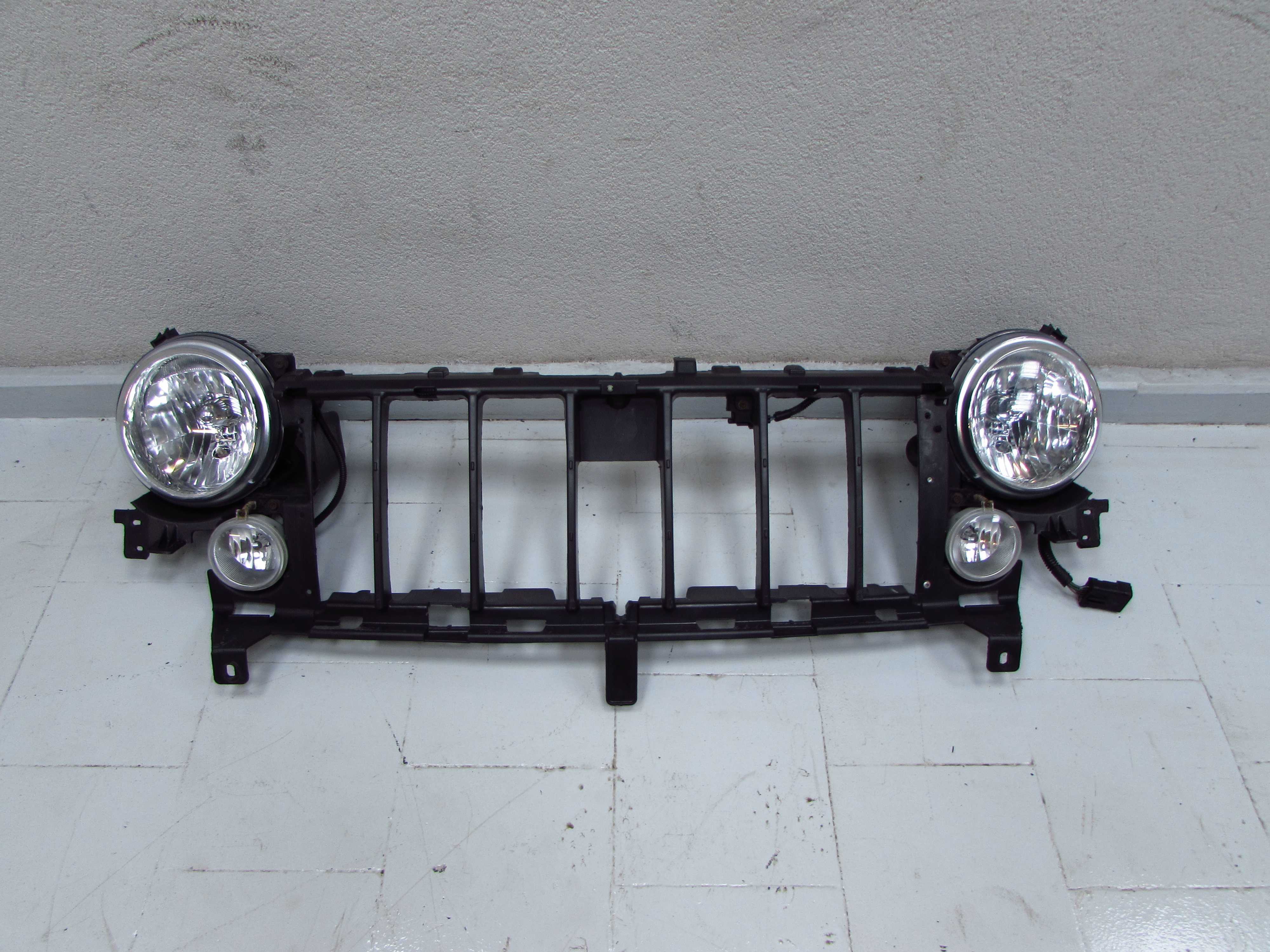 JEEP CHEROKEE KJ LIBERTY LIFT 05-07 WZMOCNIENIE OKULAR PAS PRZEDNI LAMPY 55156755AF
