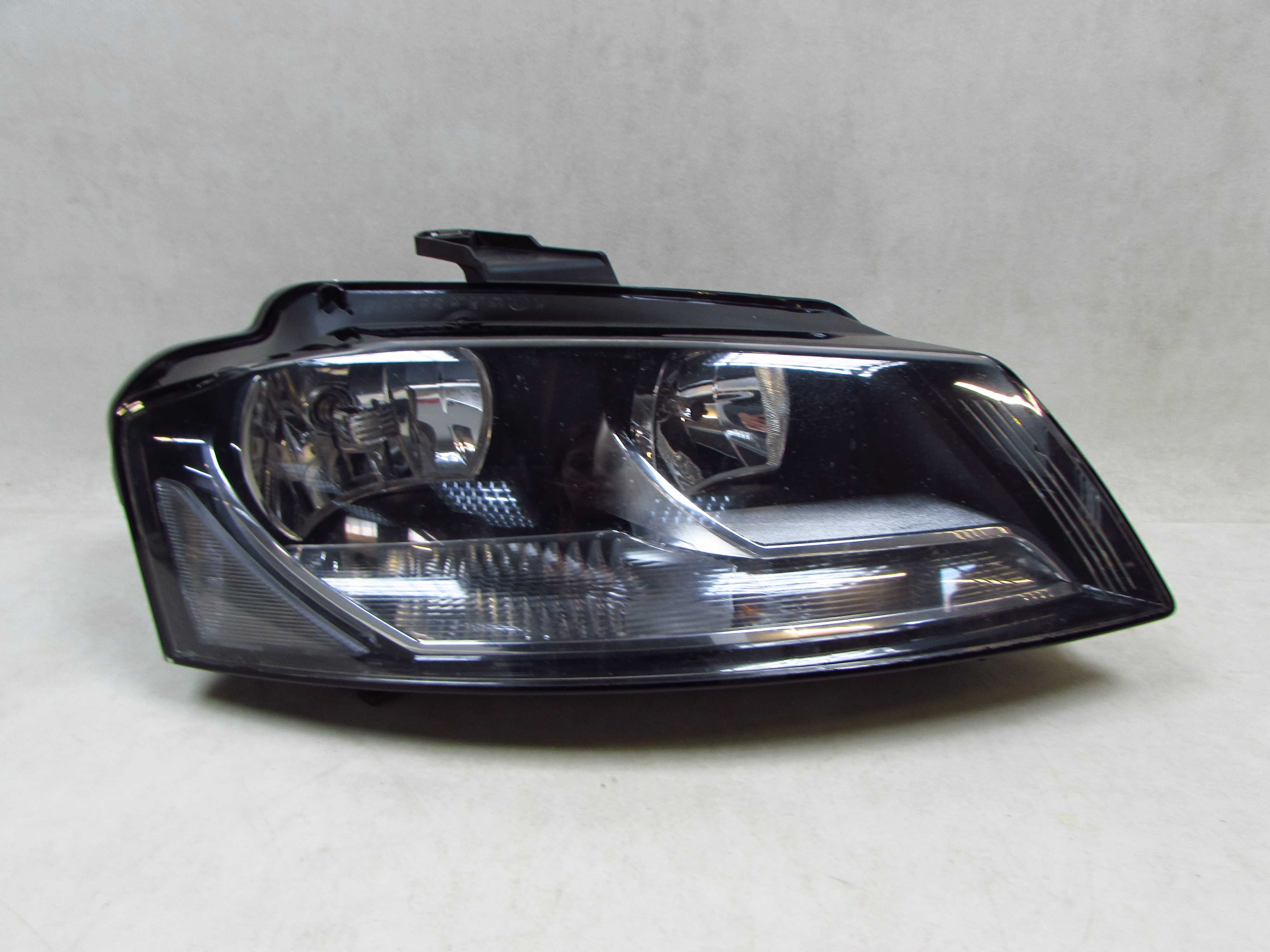 AUDI A3 8P LIFT 08-12 LAMPA PRZOD PRAWA 8P0941004 UK