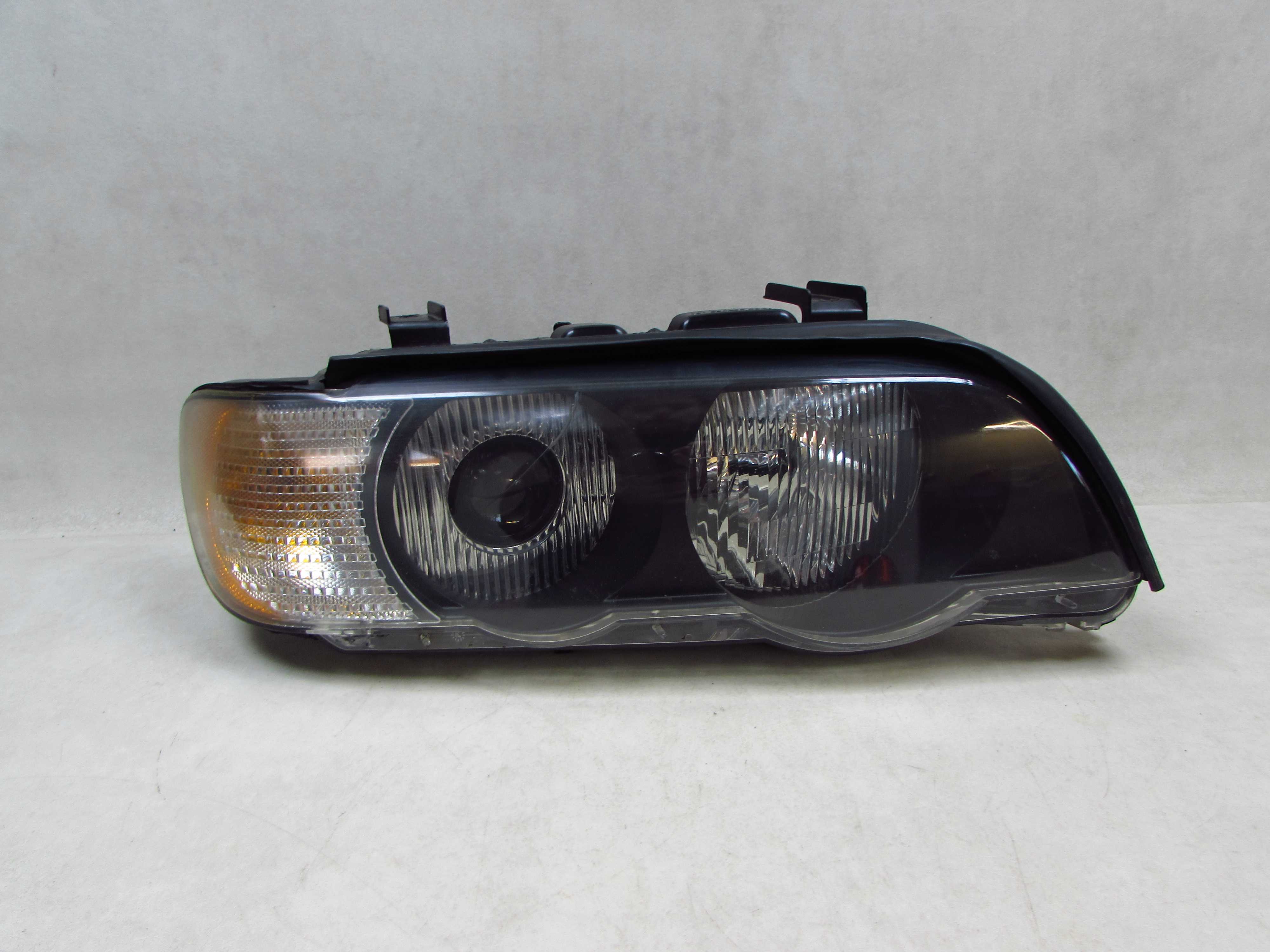 BMW X5 E53 99-03 LAMPA PRZOD PRAWA HELLA XENON REFLEKTOR 151834-00