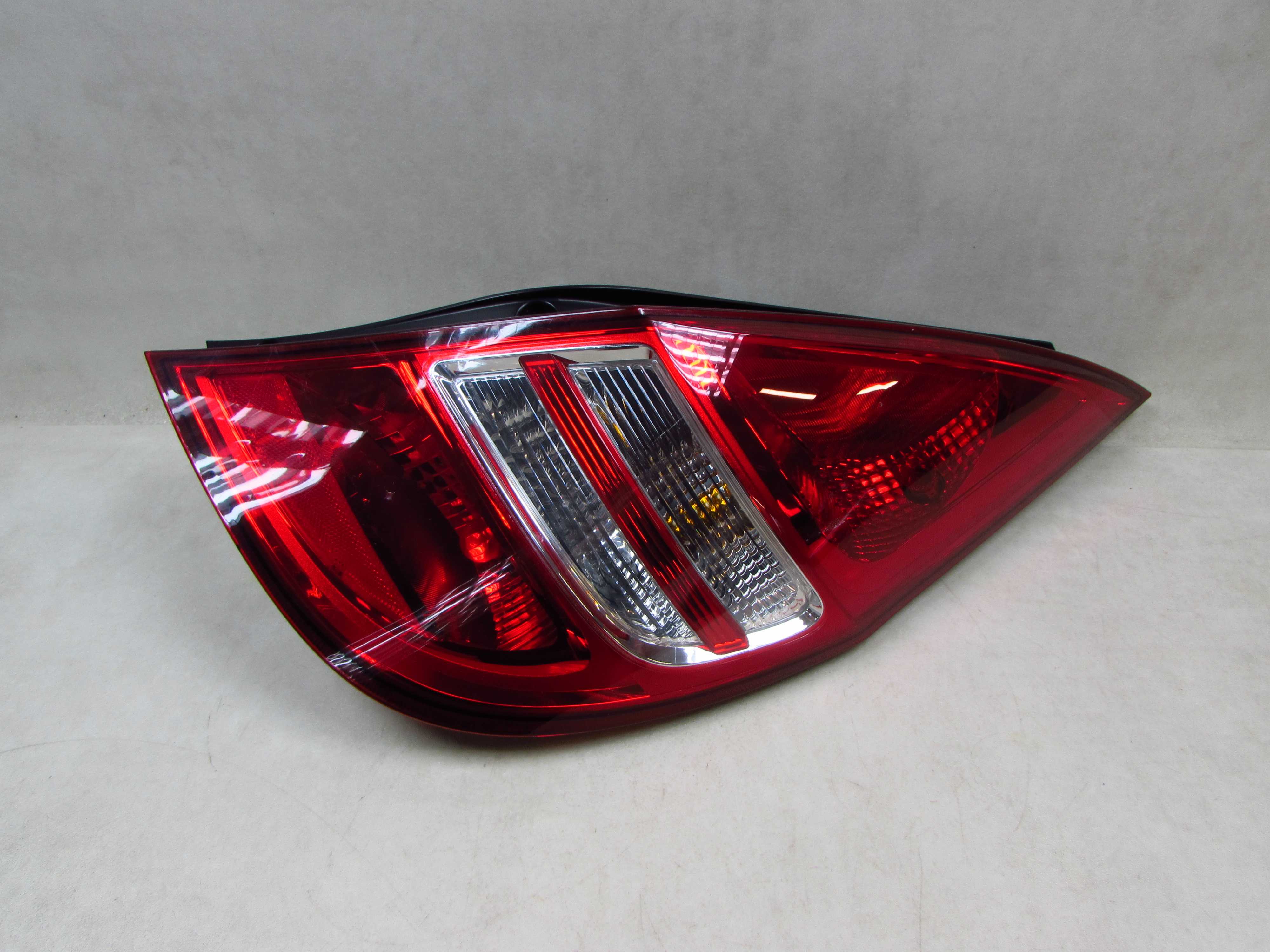 HYUNDAI I30 LIFT 10-12 LAMPA TYL PRAWA 92402-2R0