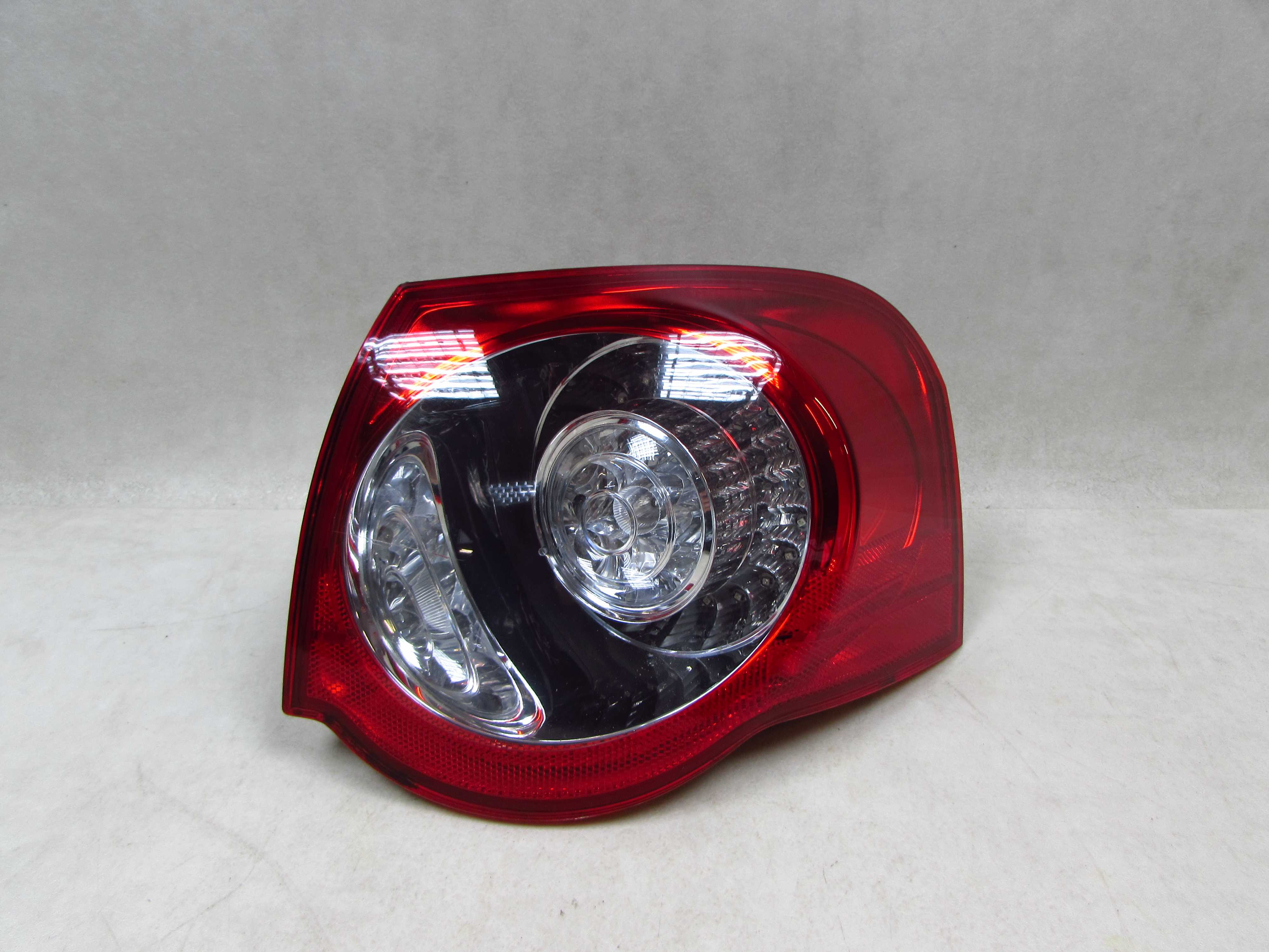 VW PASSAT B6 KOMBI LAMPA TYL PRAWA W BLOTNIK 3C9945096N