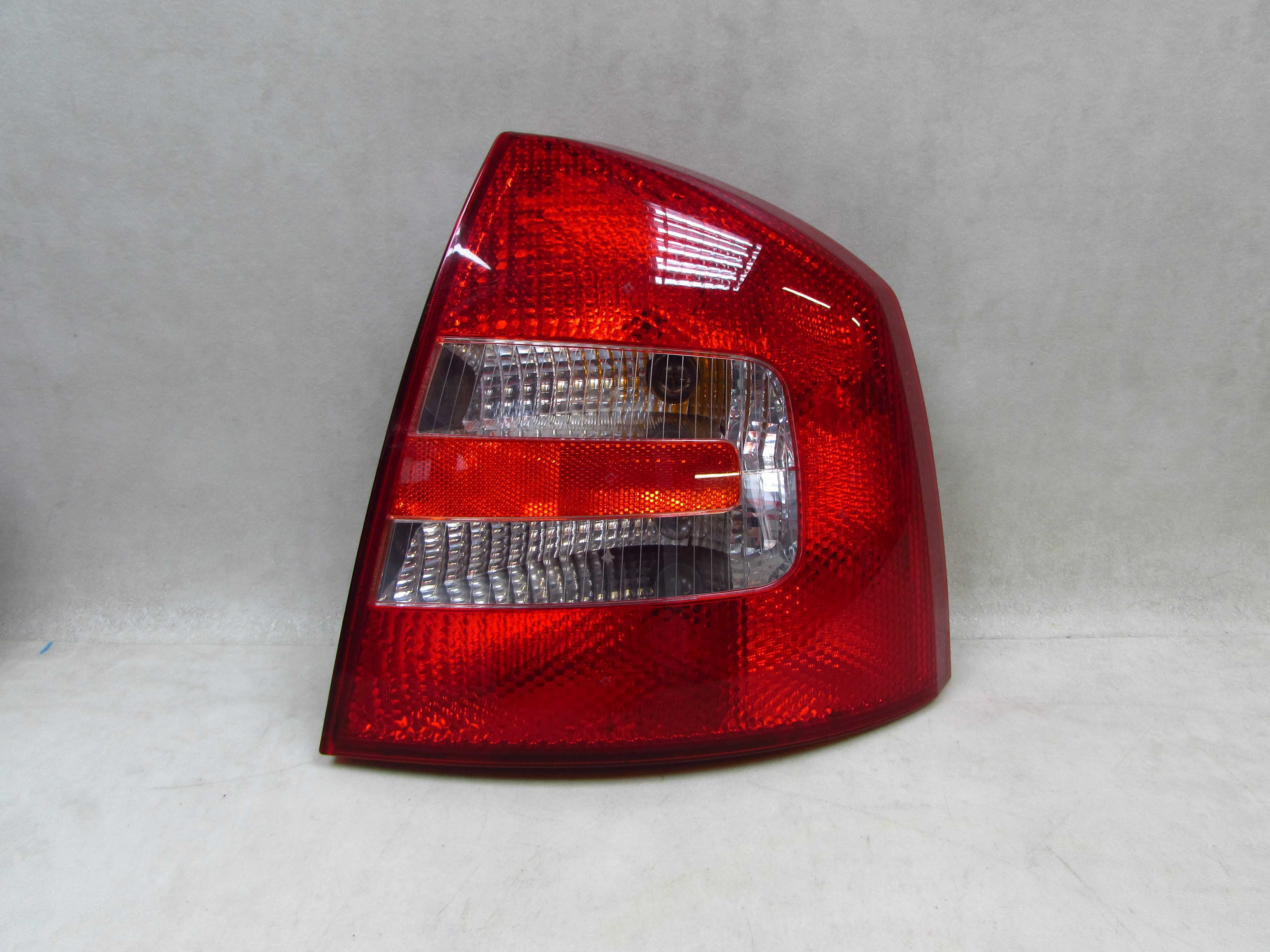 SKODA OCTAVIA II HB 04-09 LAMPA TYL PRAWA 1Z5945096