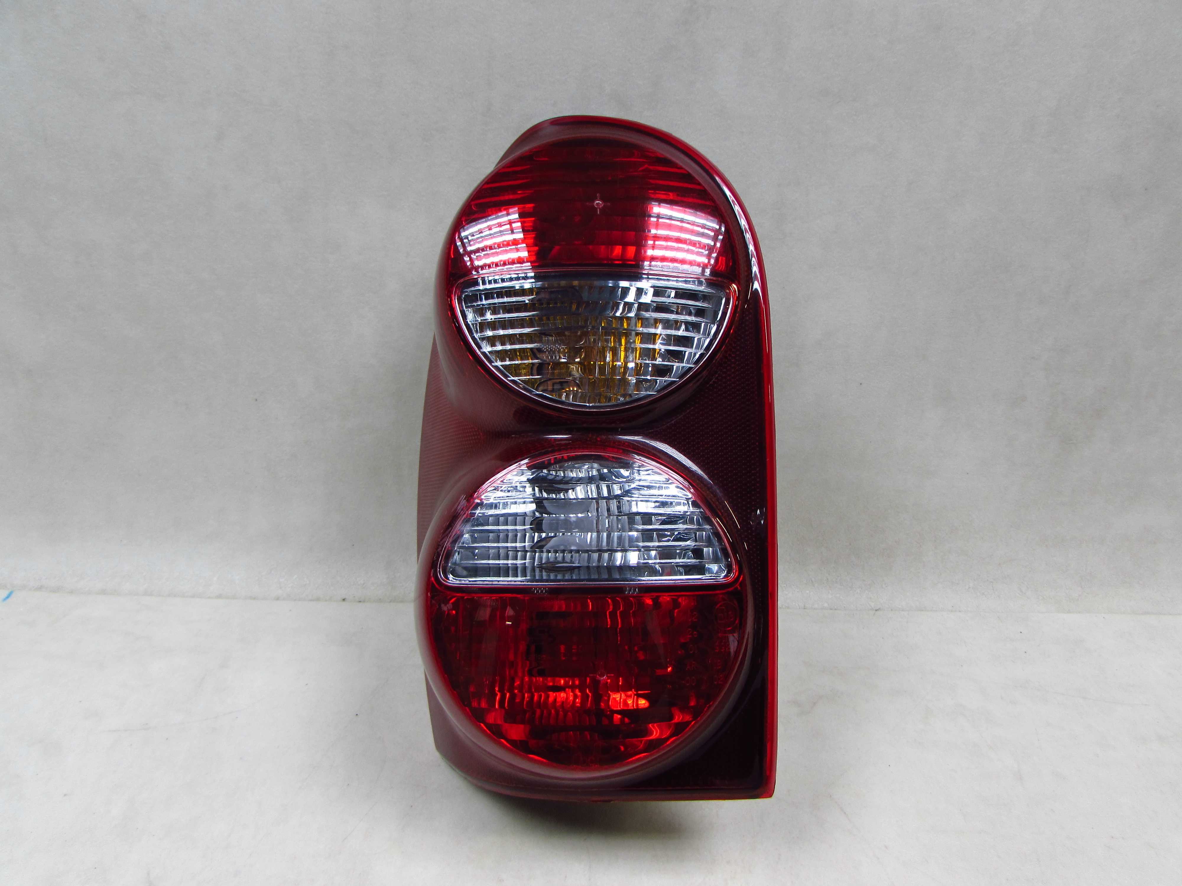 JEEP CHEROKEE LIBERTY KJ LIFT 05-08 LAMPA TYLNA TYL LEWA