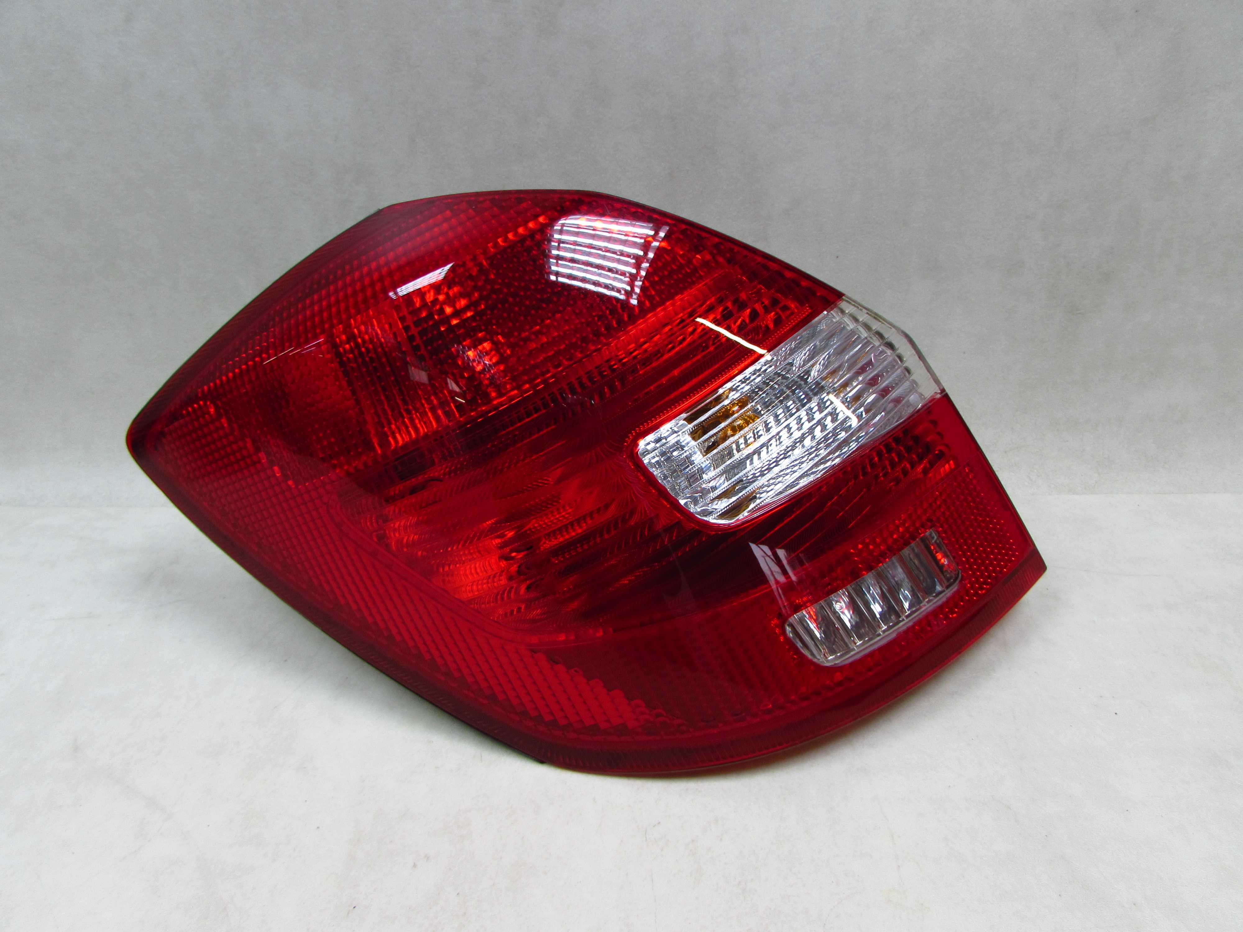 SKODA FABIA II KOMBI 5J 07-11 LAMPA TYL LEWA 5J6945095