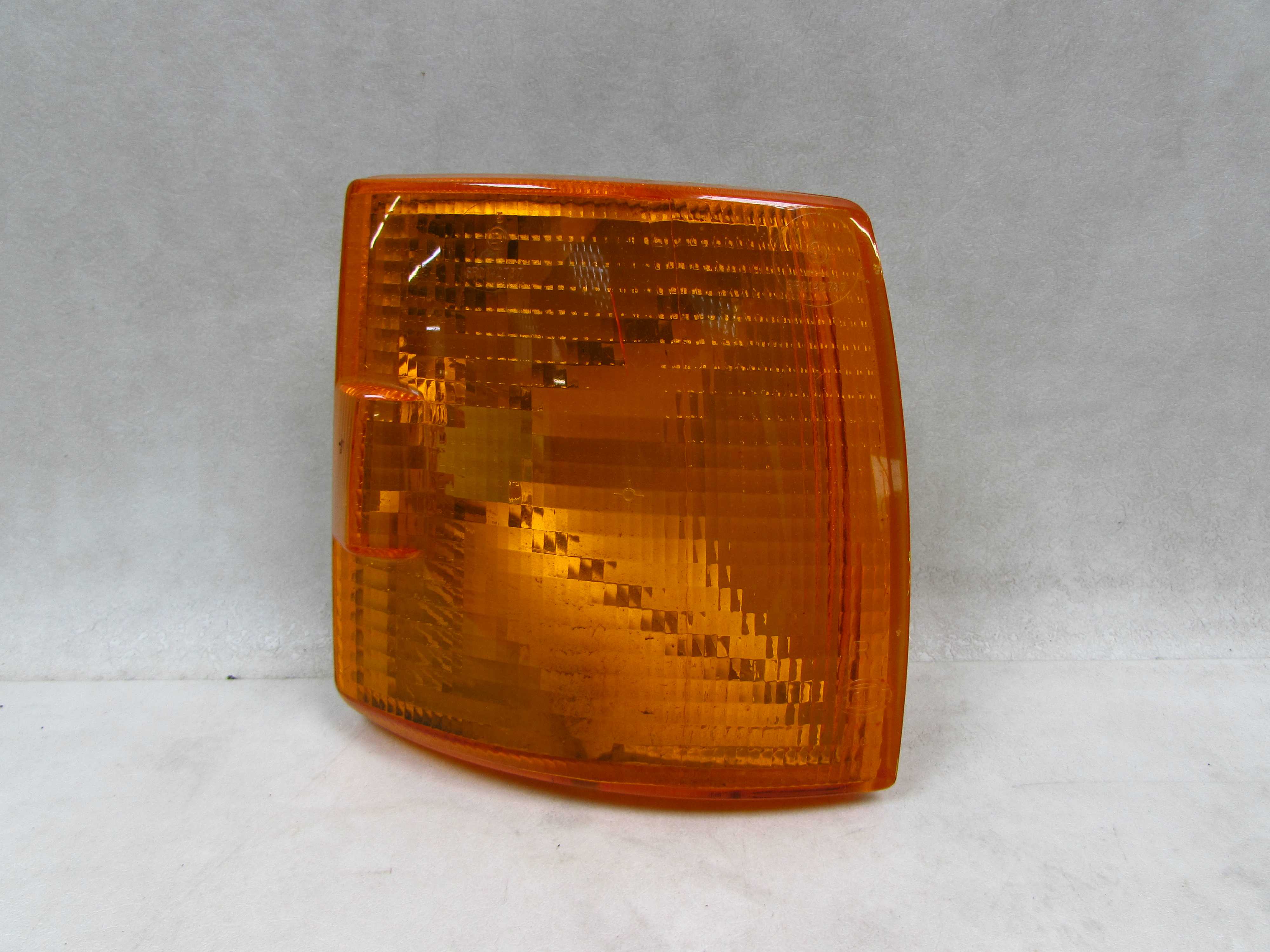 VW T4 MULTIVAN CARAVELLE 91-03 KIERUNKOWSKAZ MIGACZ PRAWY OEM 701953050